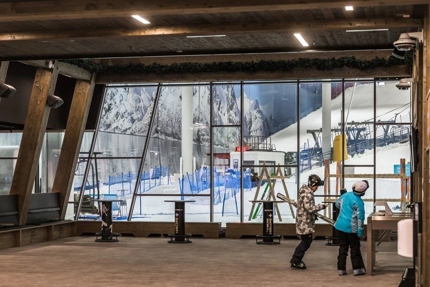 SNØ - et av verdens største innendørs skianlegg, er kun ett togstopp unna boligen. Galleribilde