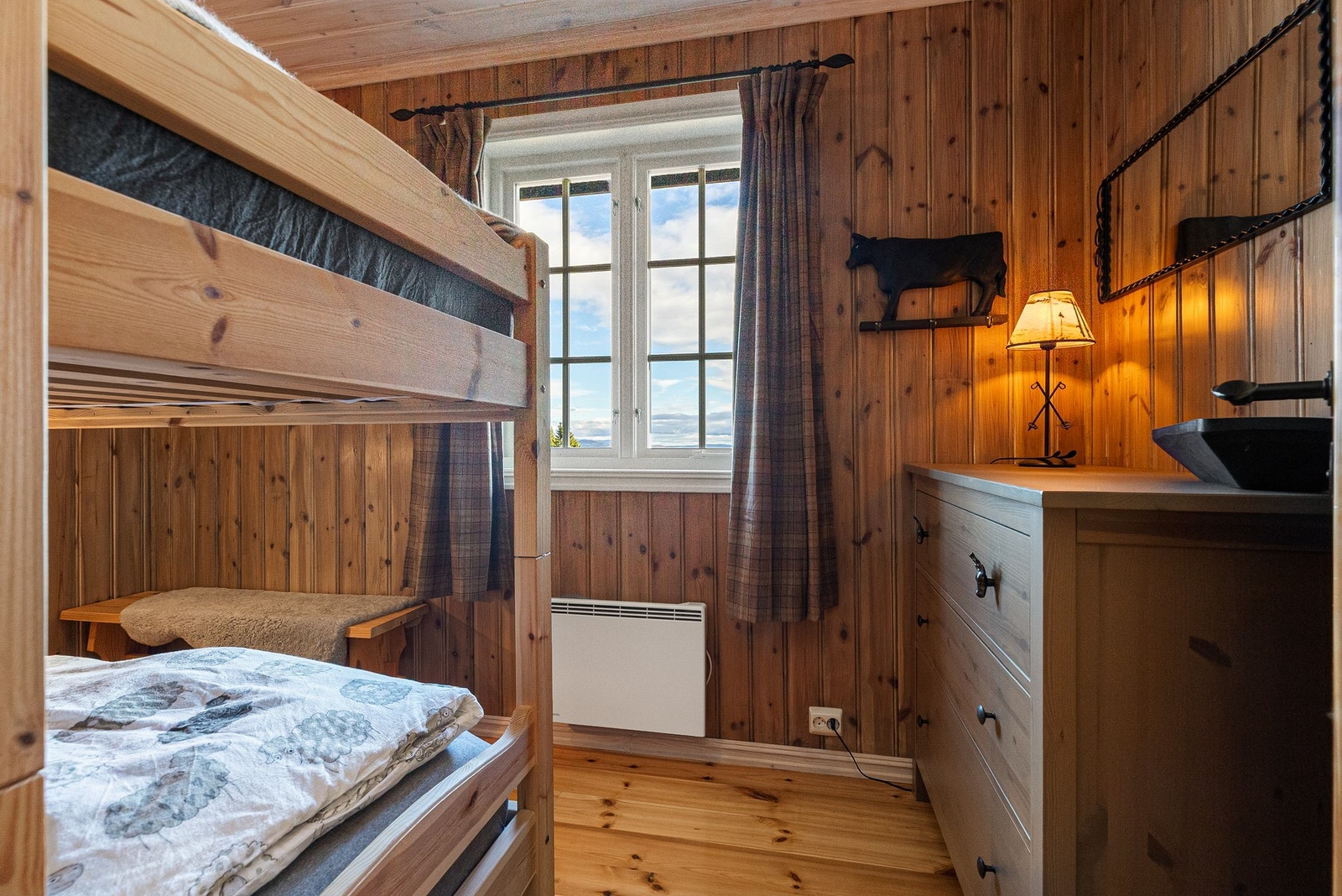 Plass til kommode på soverom Galleribilde