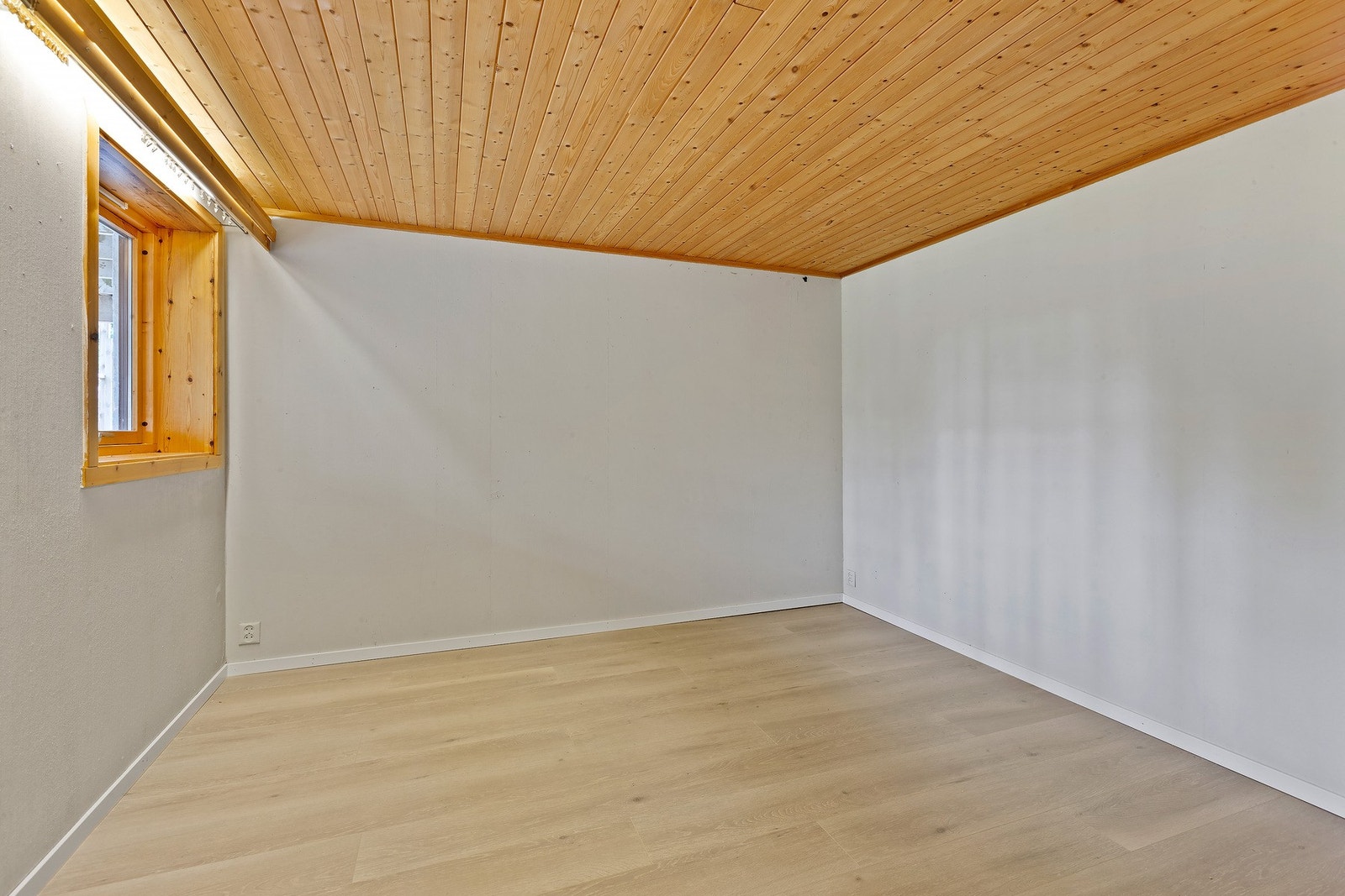 Rommet har tidligere vært benyttet som soverom, det er ikke søkt bruksendring av dette rommet. Galleribilde