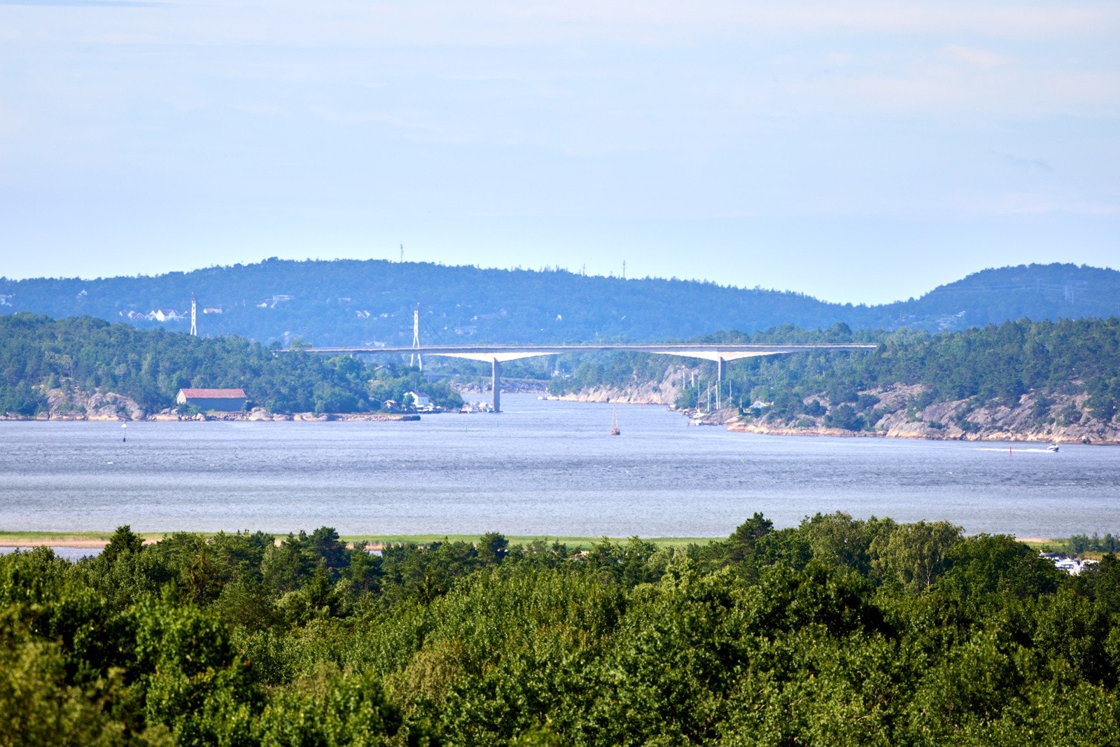 Mot syd ser man mot Kråkerøy og Kjøkøya. Foto: selger Galleribilde