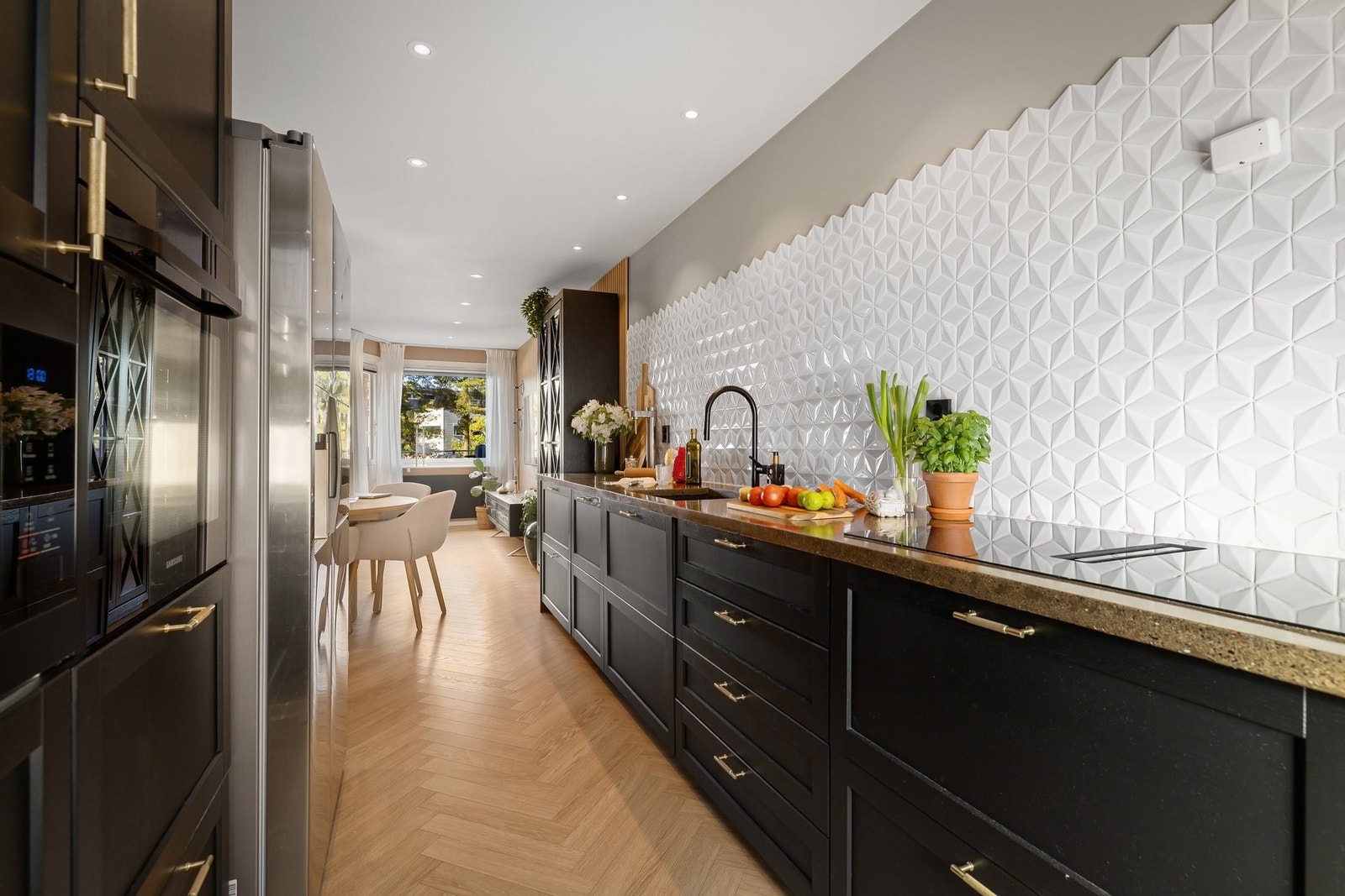 Godt med benk-/og skapplass Galleribilde