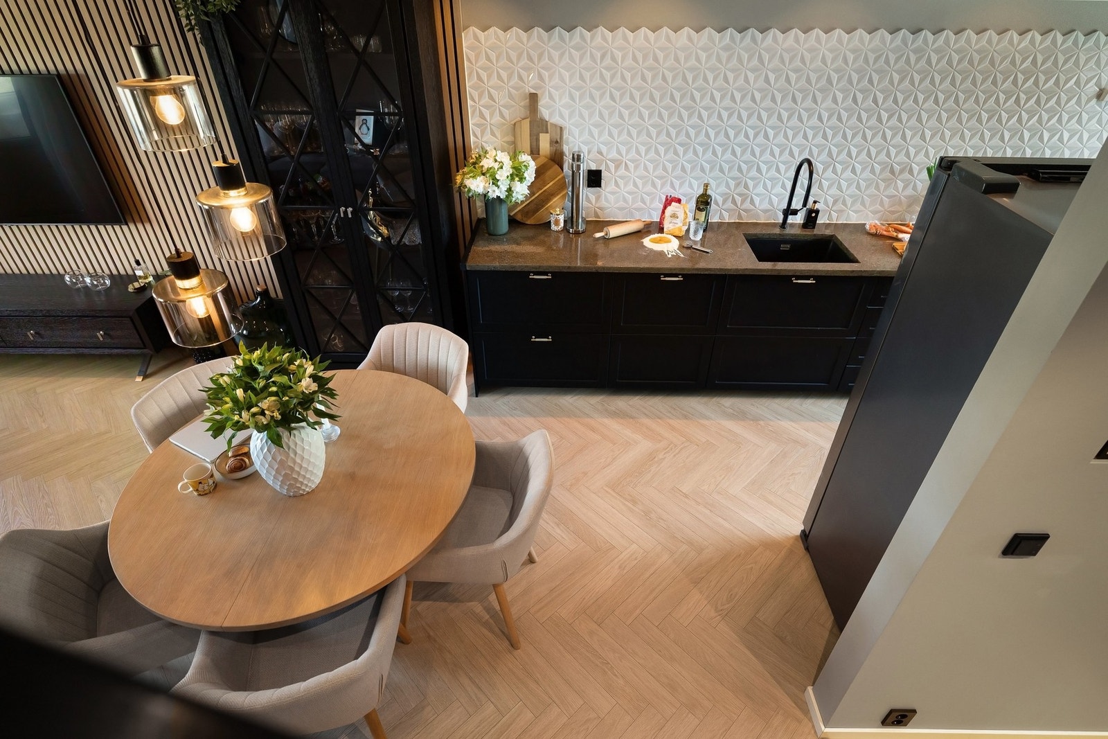 Bilde tatt fra trapp mot kjøkken Galleribilde