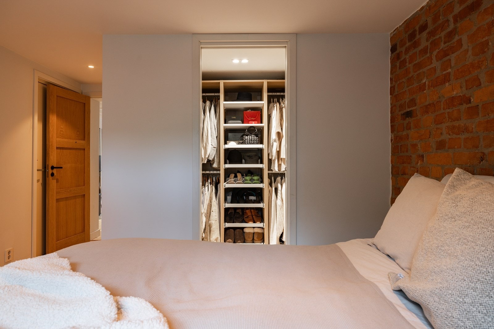 Herfra har du tilgang til ditt helt egne walk-in closet Galleribilde