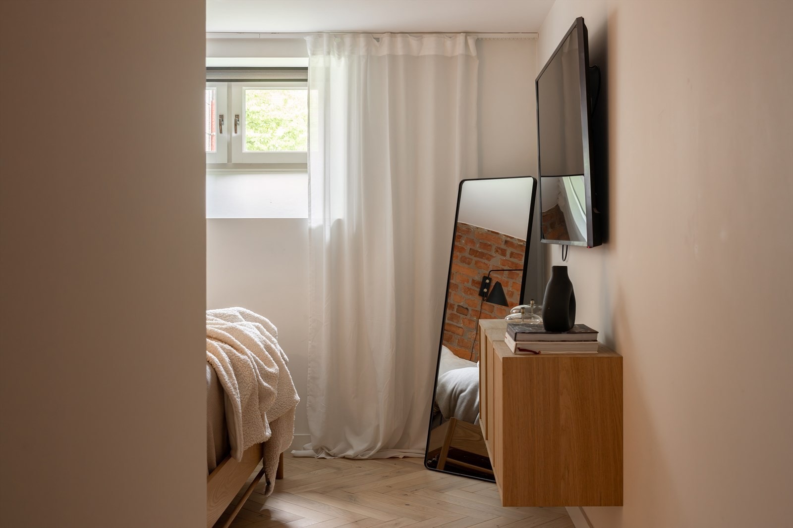 Begge soverommene er i henhold til byggetegninger godkjent som arbeidsom Galleribilde