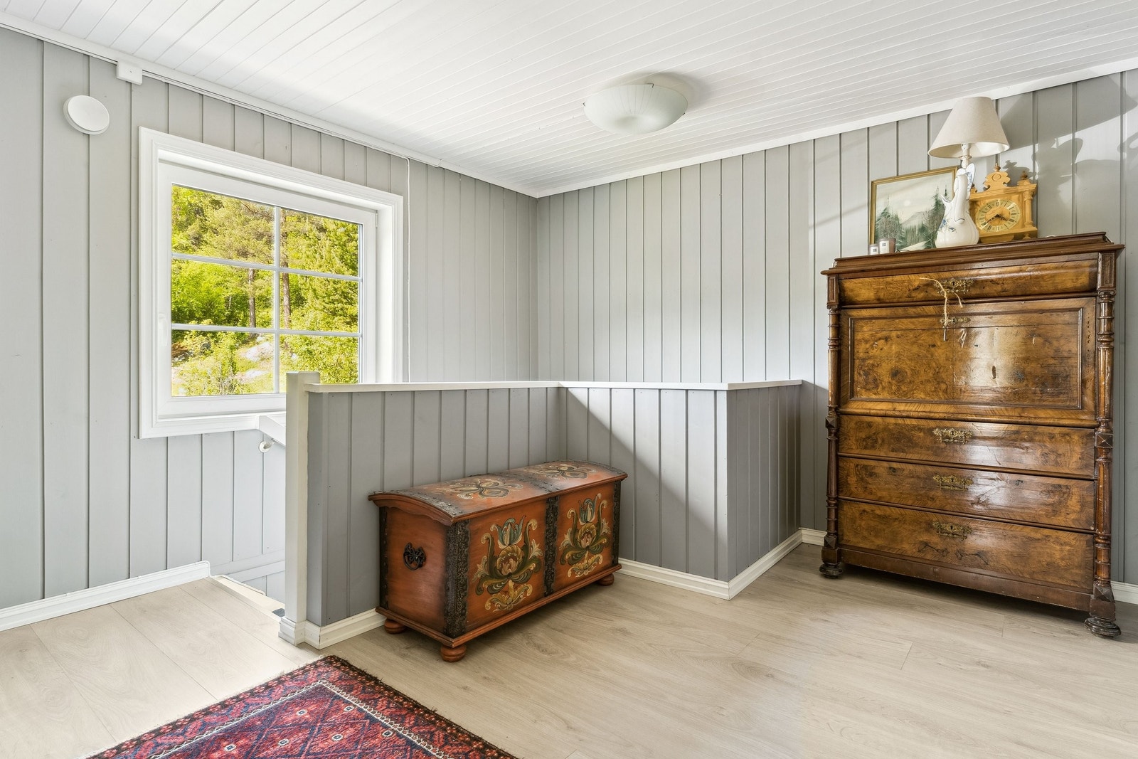 Gang 2 etg, stor god plass og en god solid trapp å gå i. Galleribilde