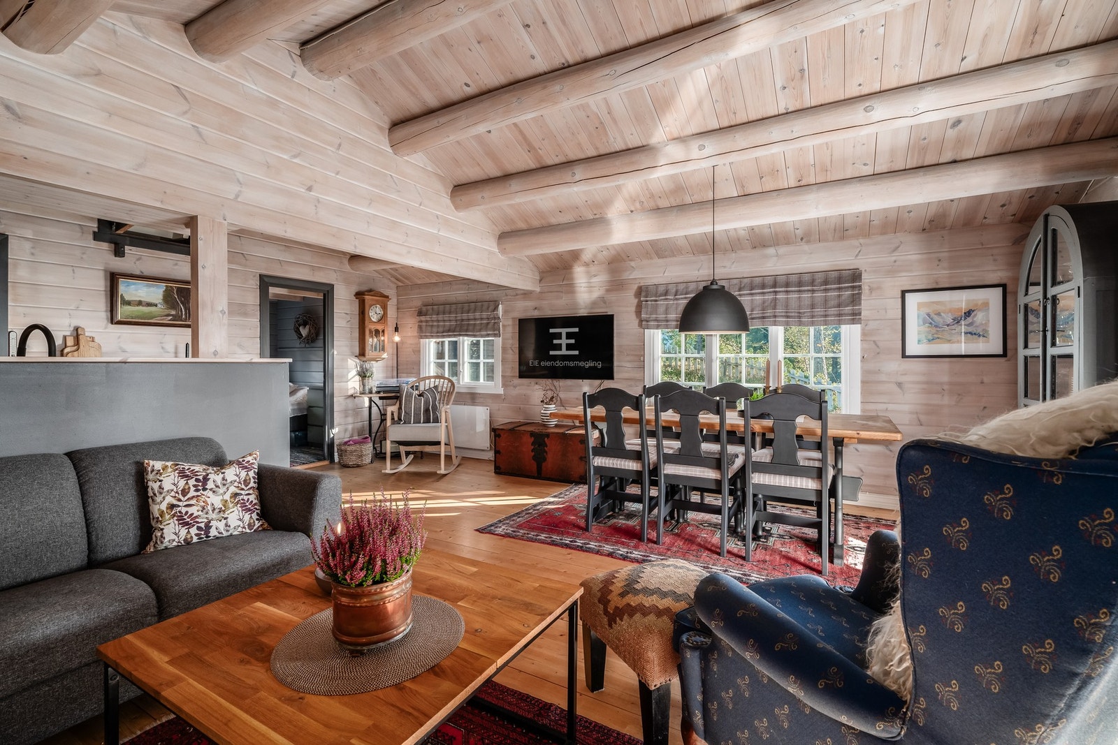 Hytta, som har byggeår fra 1978, har hatt jevnlig vedlikehold og fremstår som pent ivaretatt. Galleribilde