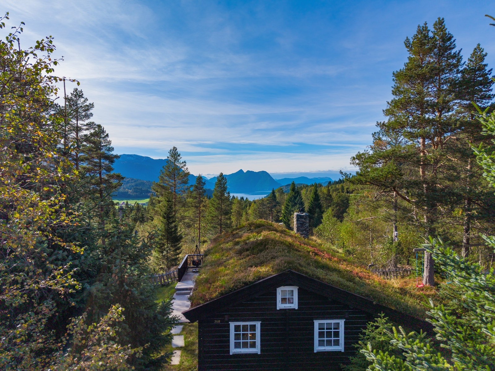 Bygdevegen 368 i Vaksvika. Flott og koselig familiehytte med parkeringsplass på felles p-plass. Galleribilde