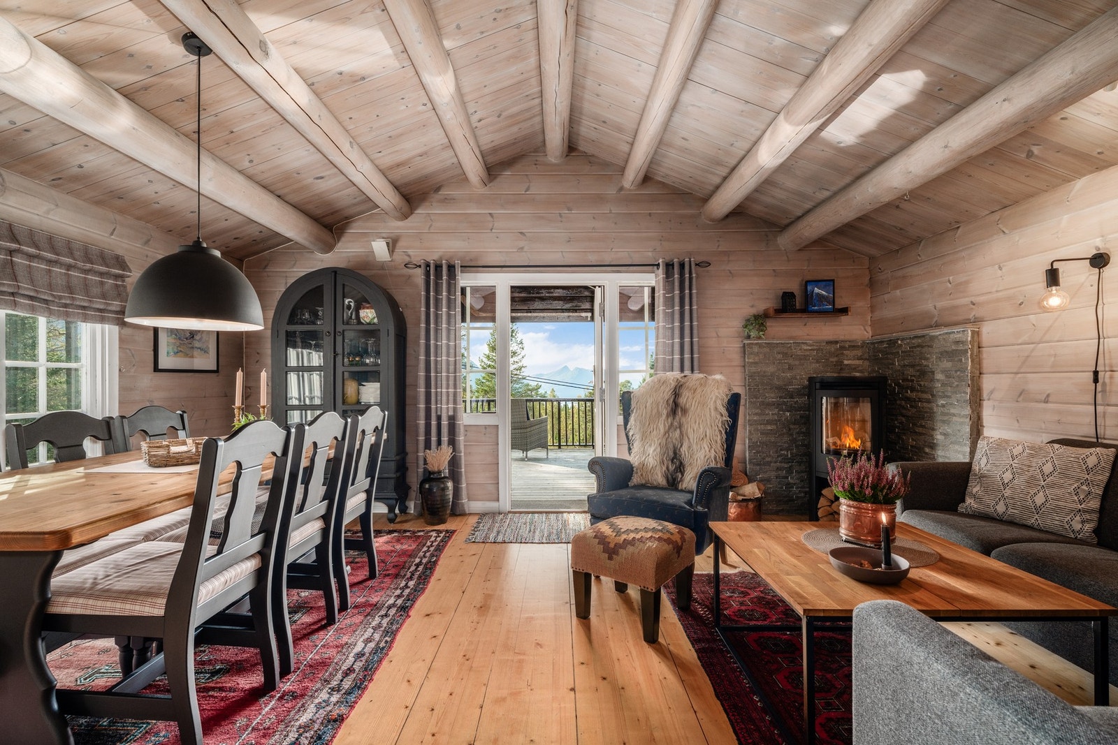 Her samles familien sommer og vinter, men også til julefeiring og i påskeferien. Familiehytte til helårsbruk. Galleribilde