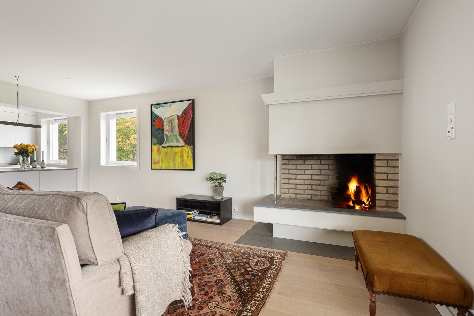 Vedfyrt peis i stuen Galleribilde