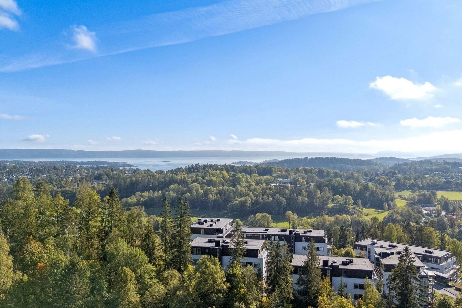 Naturrikt område med flotte turveier og merkede turstier. Galleribilde