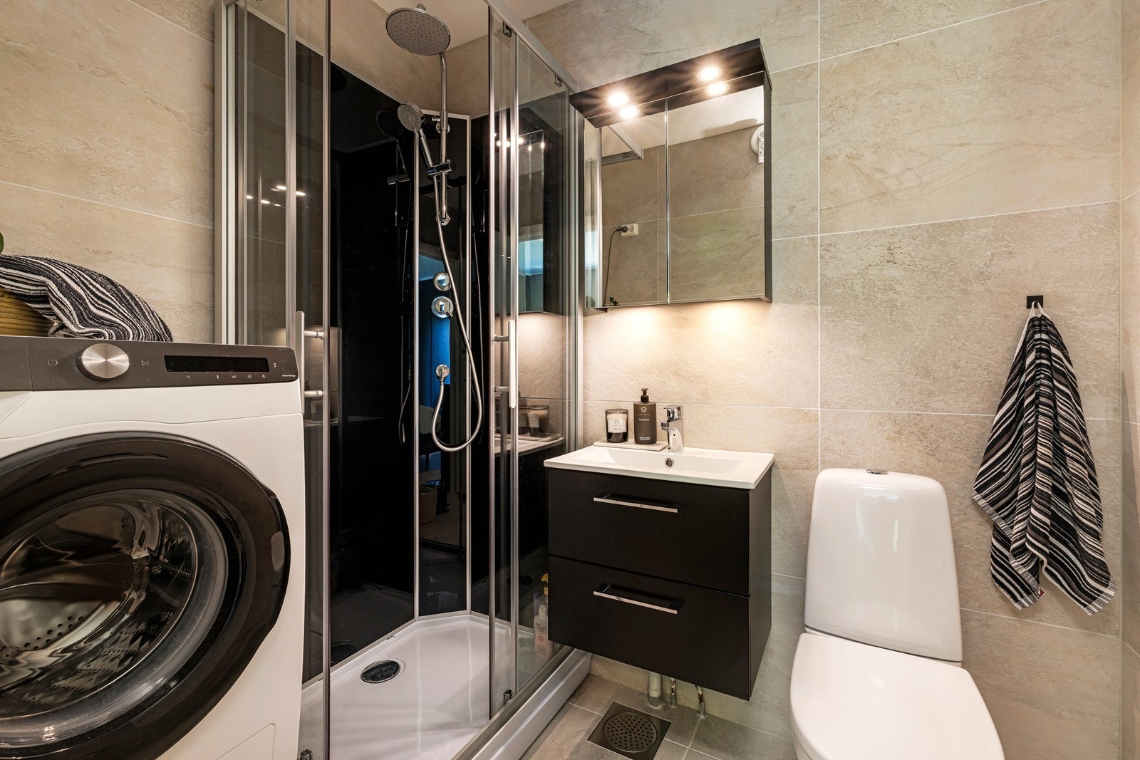 Badet ble pusset opp i 2023 og framstår som pent og moderne. Galleribilde