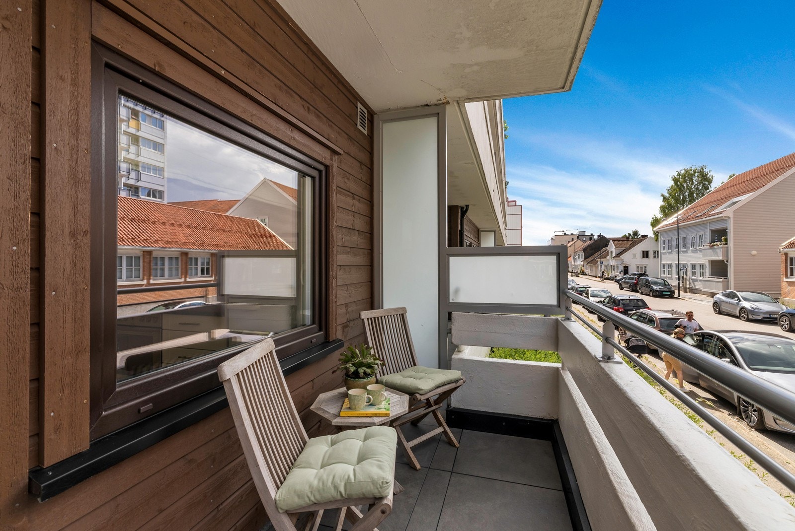 Balkongen har ettermiddagssol sommerstid. Galleribilde