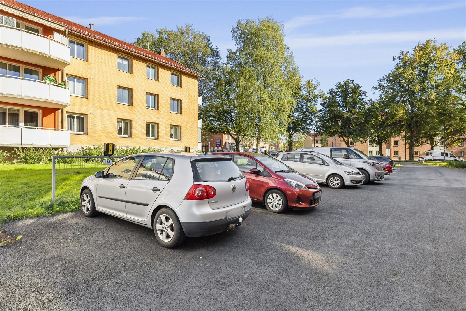 Borettslaget har parkeringsplasser som kan leies for kr 200 pr. mnd Galleribilde
