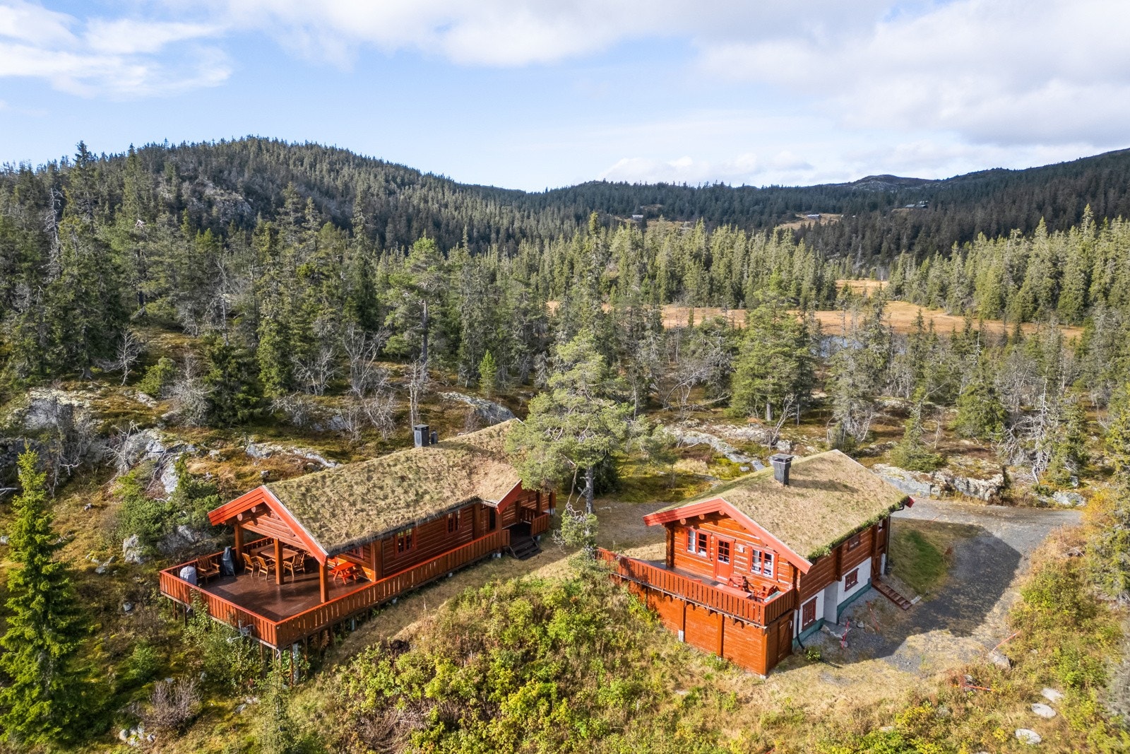 Hyttetun med to komplette hytter Galleribilde