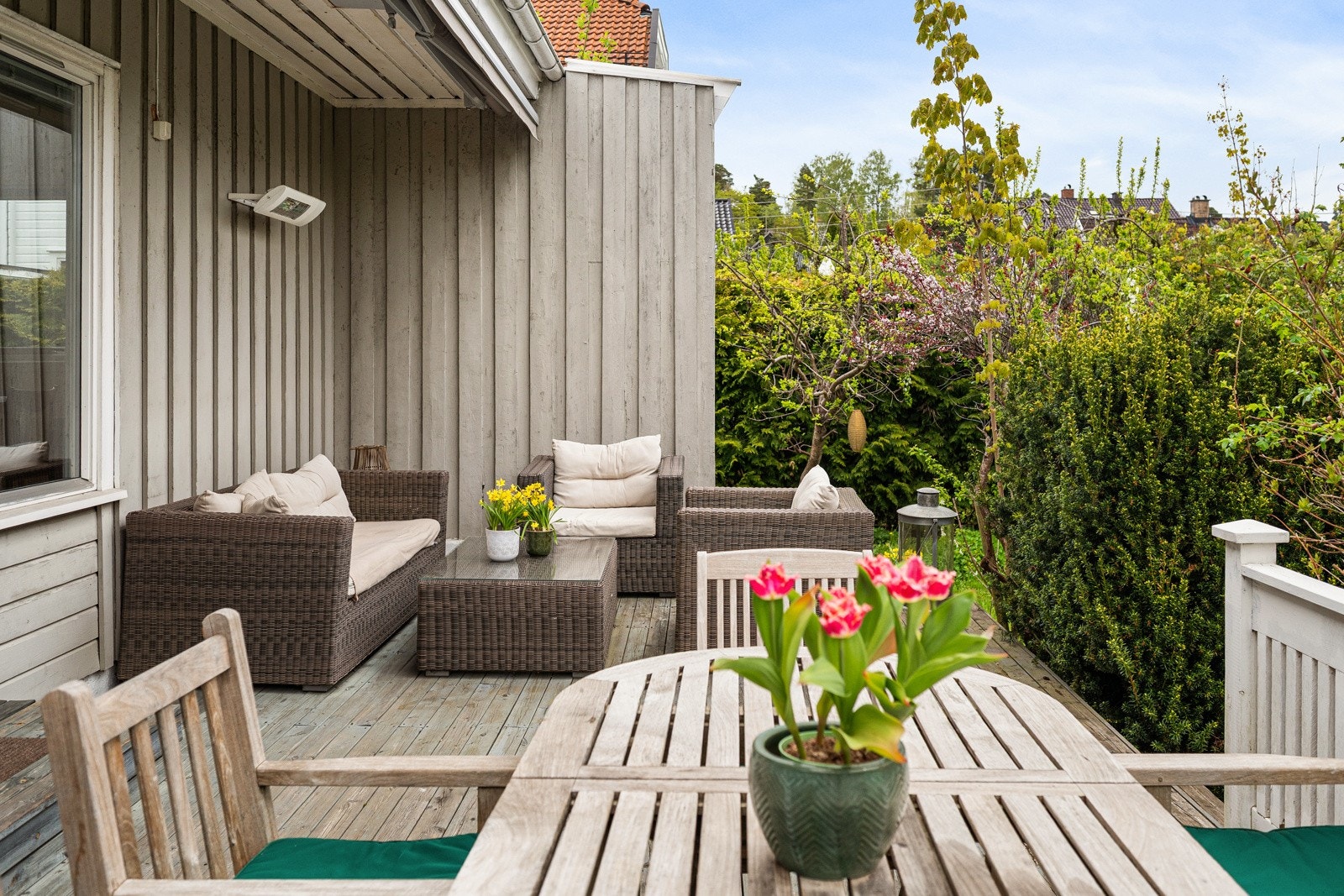 Sørvendt, solrik terrasse på ca. 34 kvm Galleribilde
