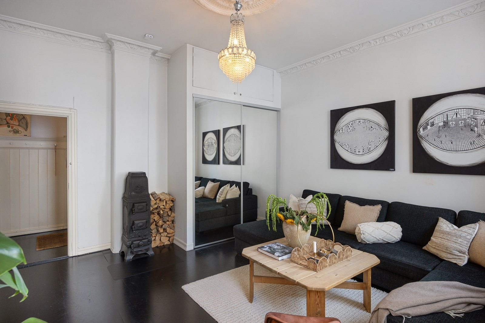 Her er det også en plassbygget skyvedørsgarderobe. Galleribilde