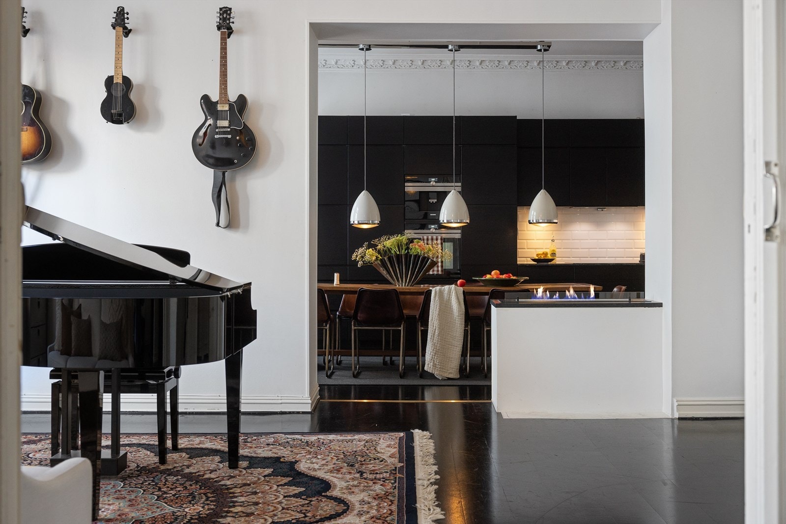 Biopeis mellom kjøkken og stue. Galleribilde