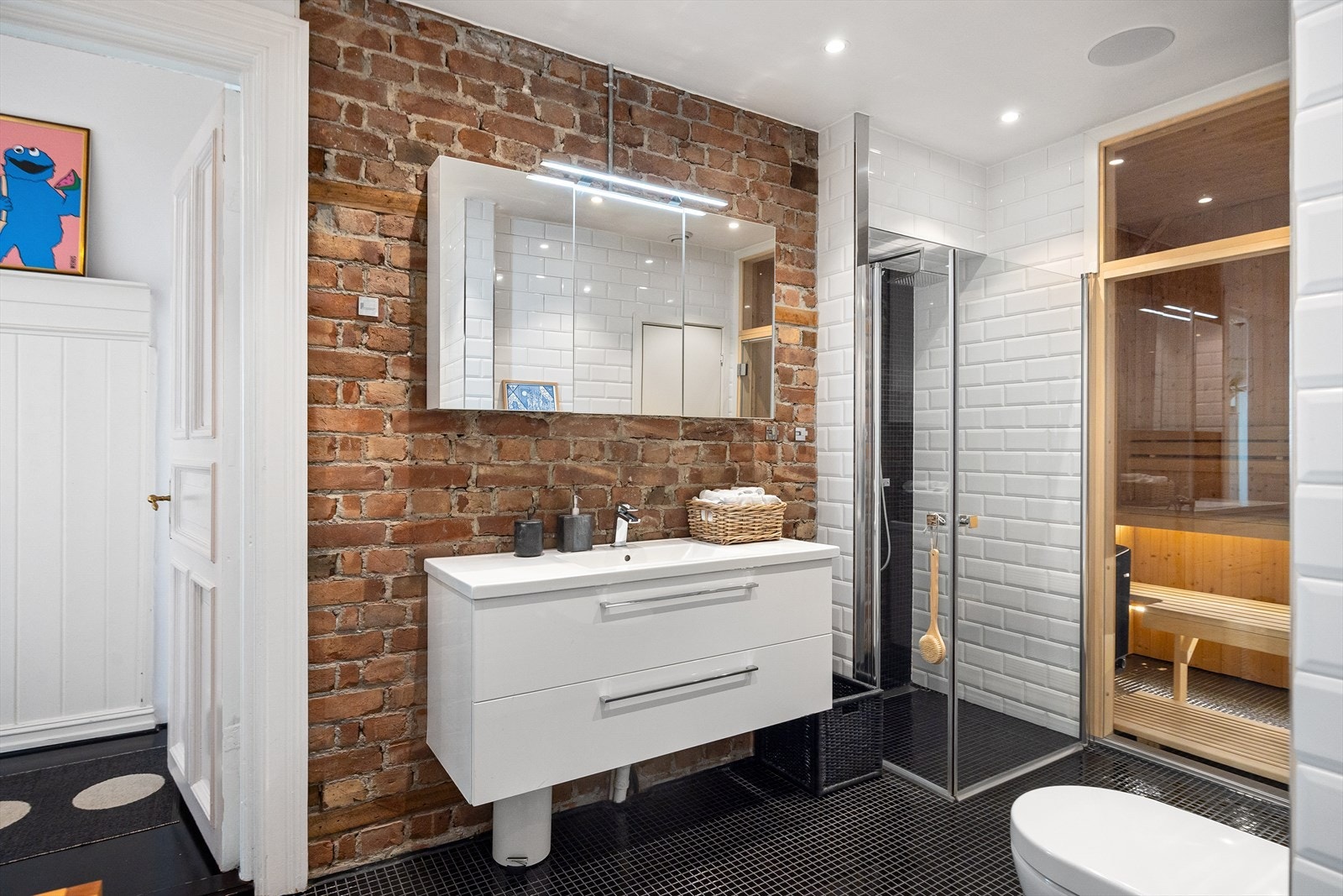 Flott flislagt hovedbad med gulvvarme. Galleribilde