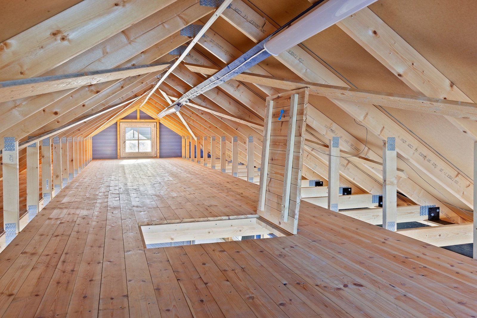 God lagringsplass på hemsen i naustet. Galleribilde