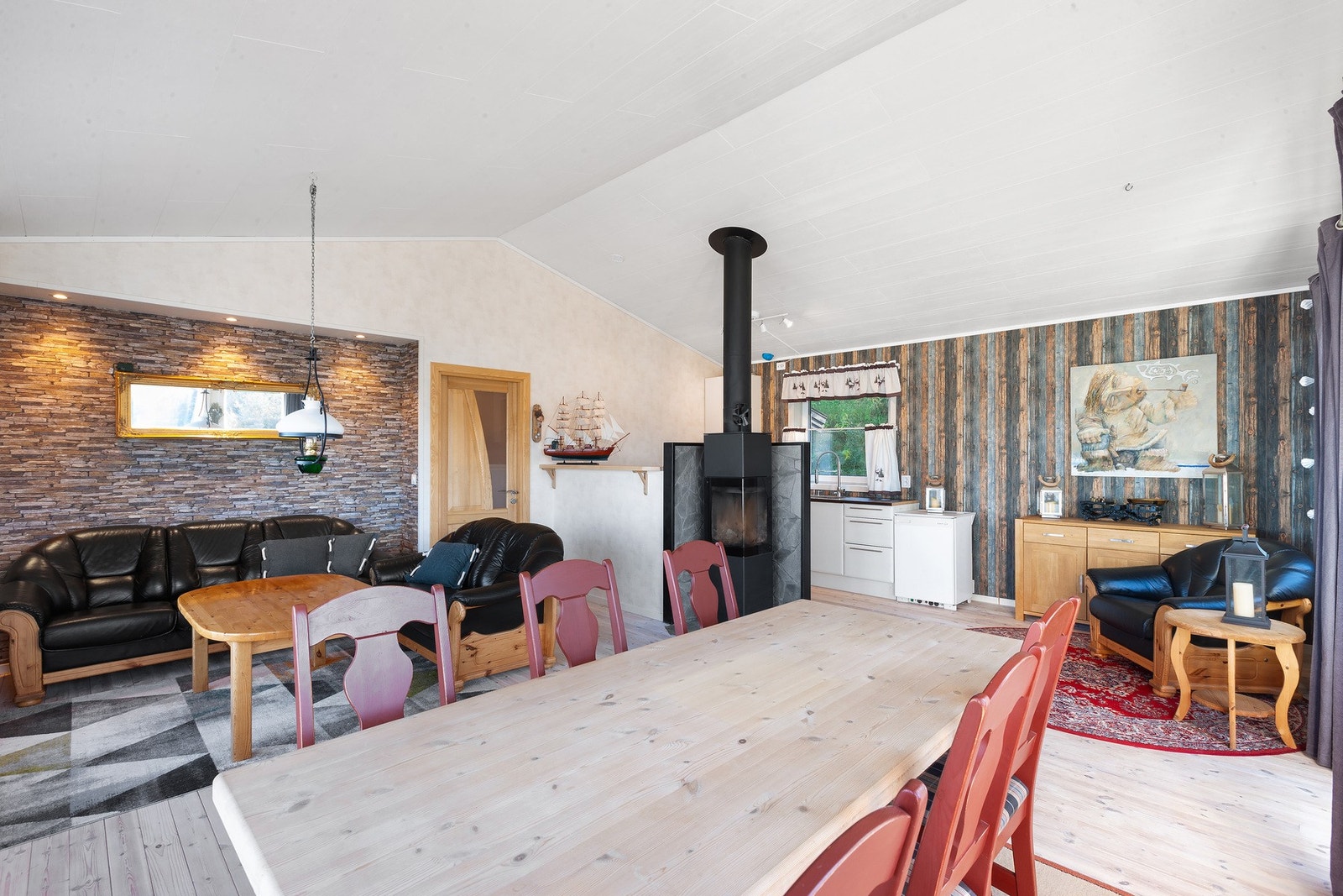 Her har man god plass til å samle familie og venner til hyggelige sammenkomster. Galleribilde