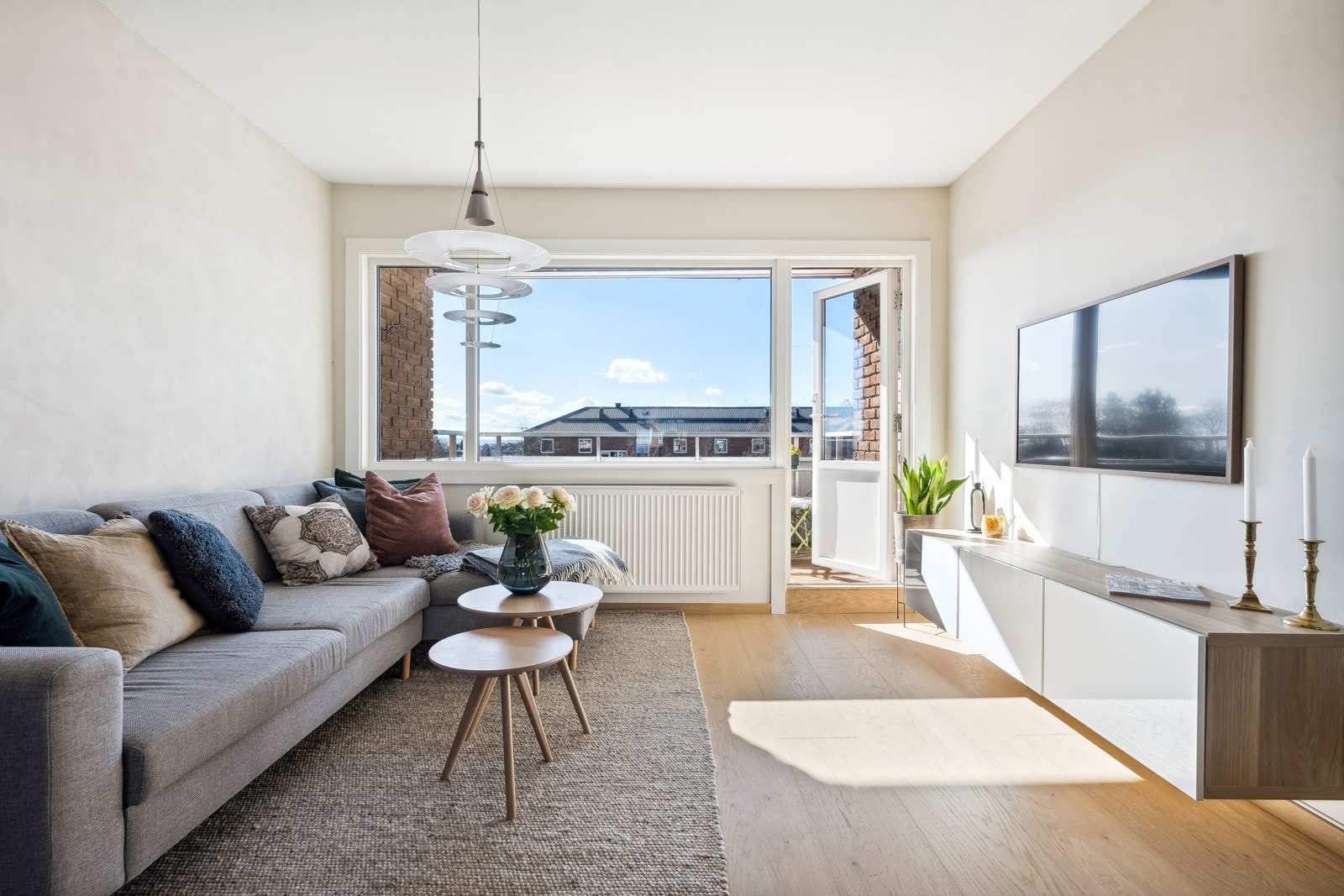 Leiligheten ble pusset opp i 2021/2022 og fremstår med flott og nyere standard Galleribilde