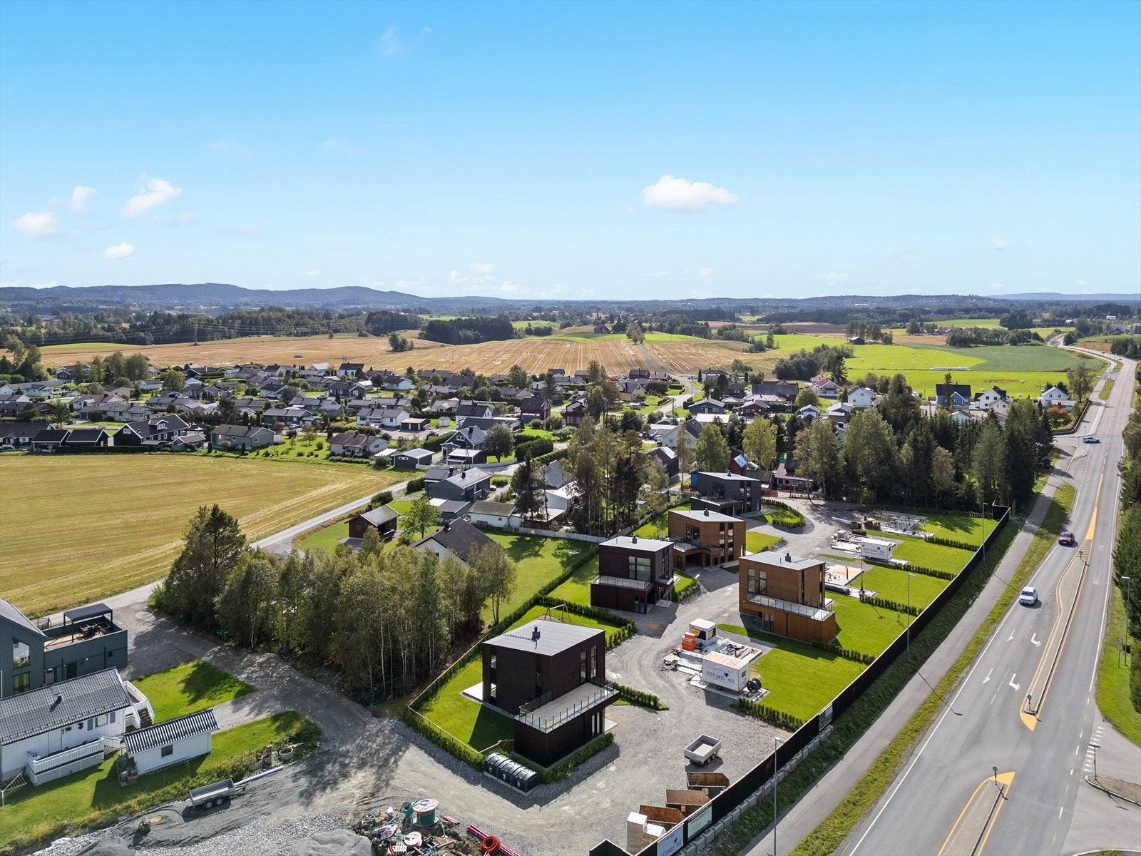 Boligen ligger i et attraktivt og barnevennlig område på Eidsvoll, med kort vei til et bredt utvalg servicetilbud. Galleribilde