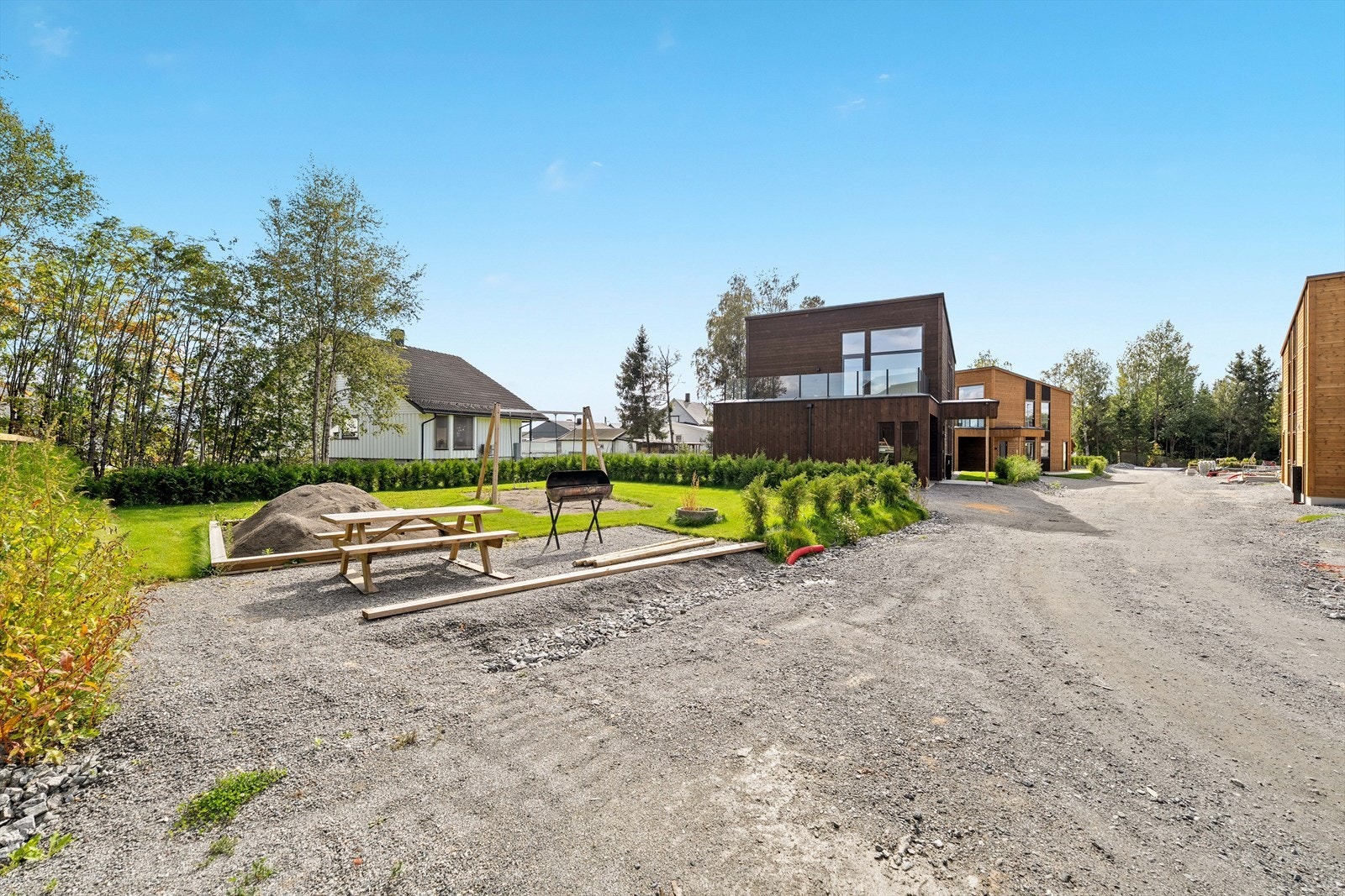 I nærheten er det anlagt et hyggelig fellesområde til glede for beboerne i Garmovegen. Galleribilde