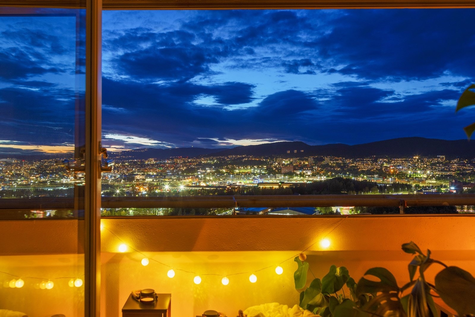 Leiligheten ligger i byggets 12. etasje med heisadkomst, og har en praktisk planløsning. Galleribilde