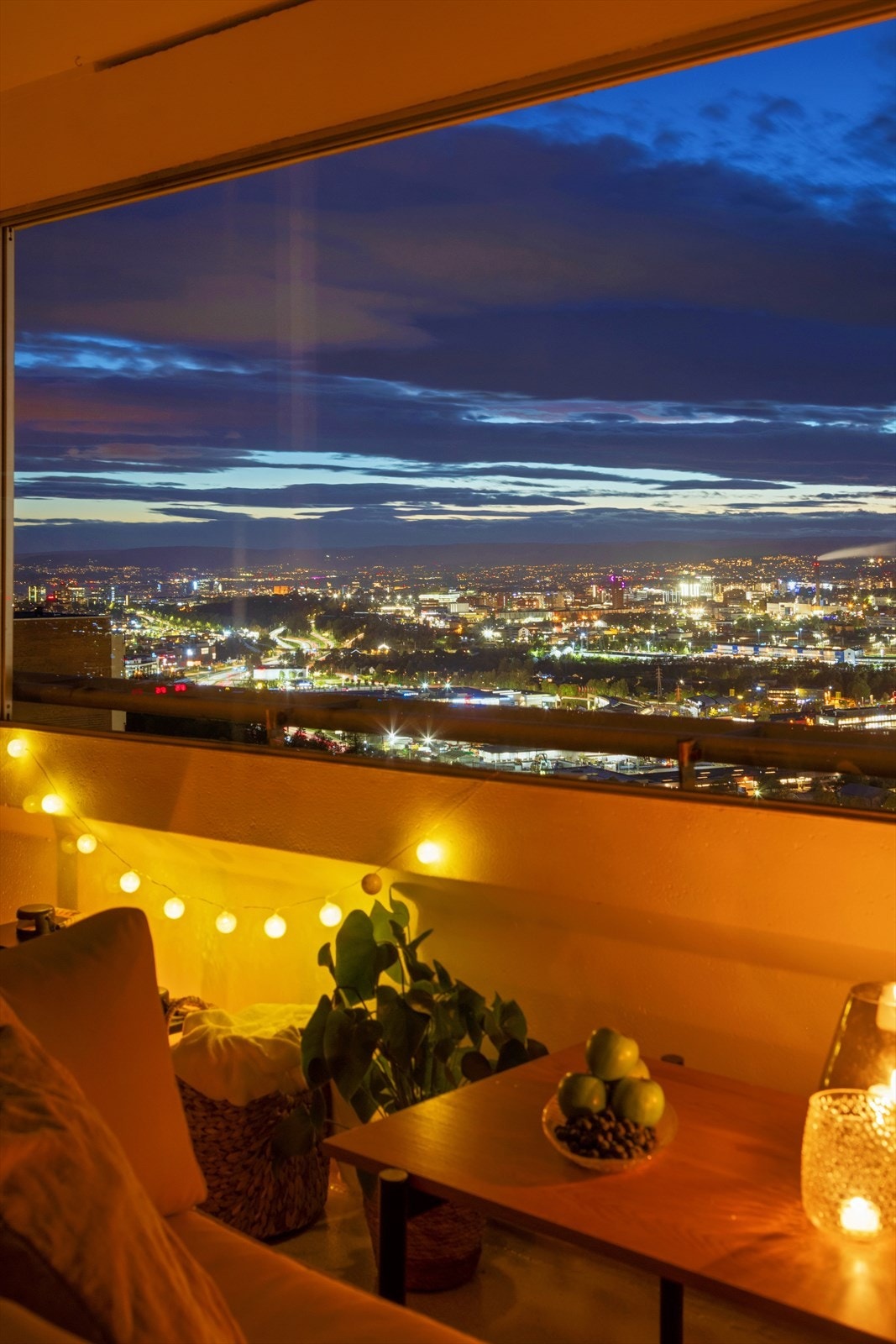 En flott 3-roms utsiktsleilighet med innglasset balkong på ca. 10 m² Galleribilde