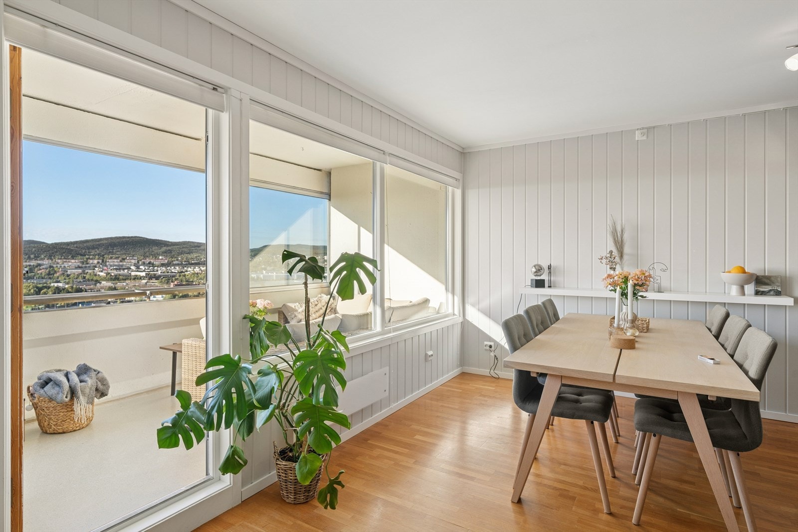 Her kan du nyte middagen med en flott utsikt. Galleribilde