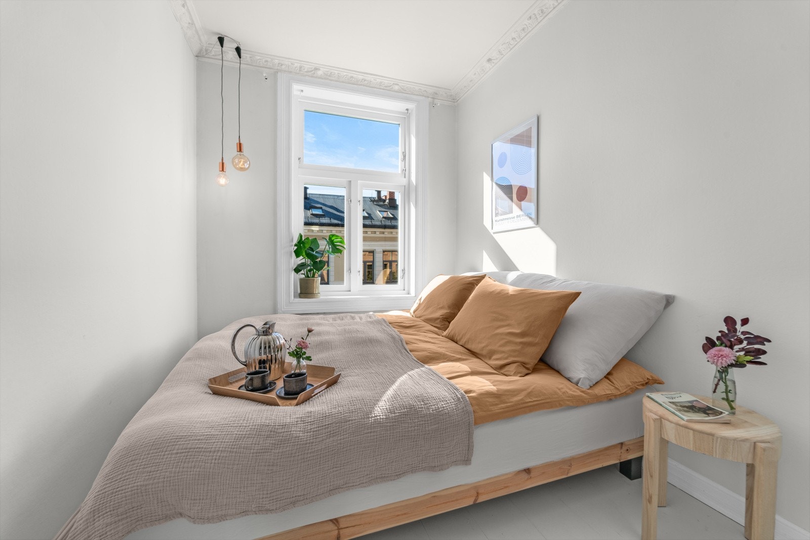 Soverommet er også malt i tidsriktig og tidløs farge. Galleribilde