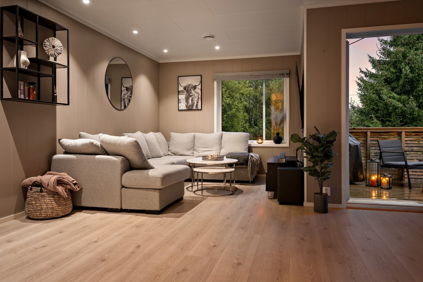 Halvpart tomannsbolig fra 2021, med gjennomgående god standard og fin planløsning for familier. Galleribilde