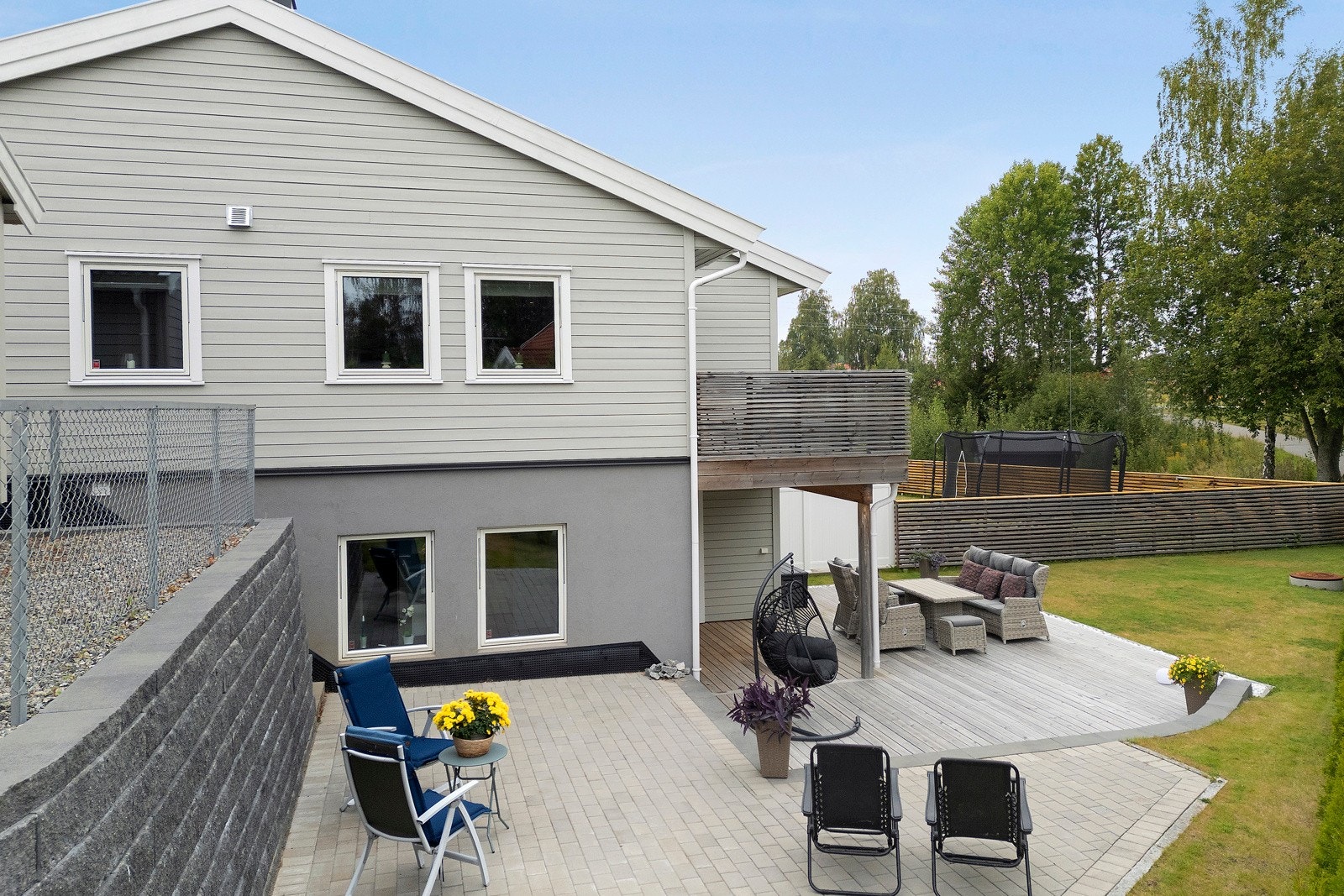 Det er god plass til møblement, grill og beplantning. Galleribilde