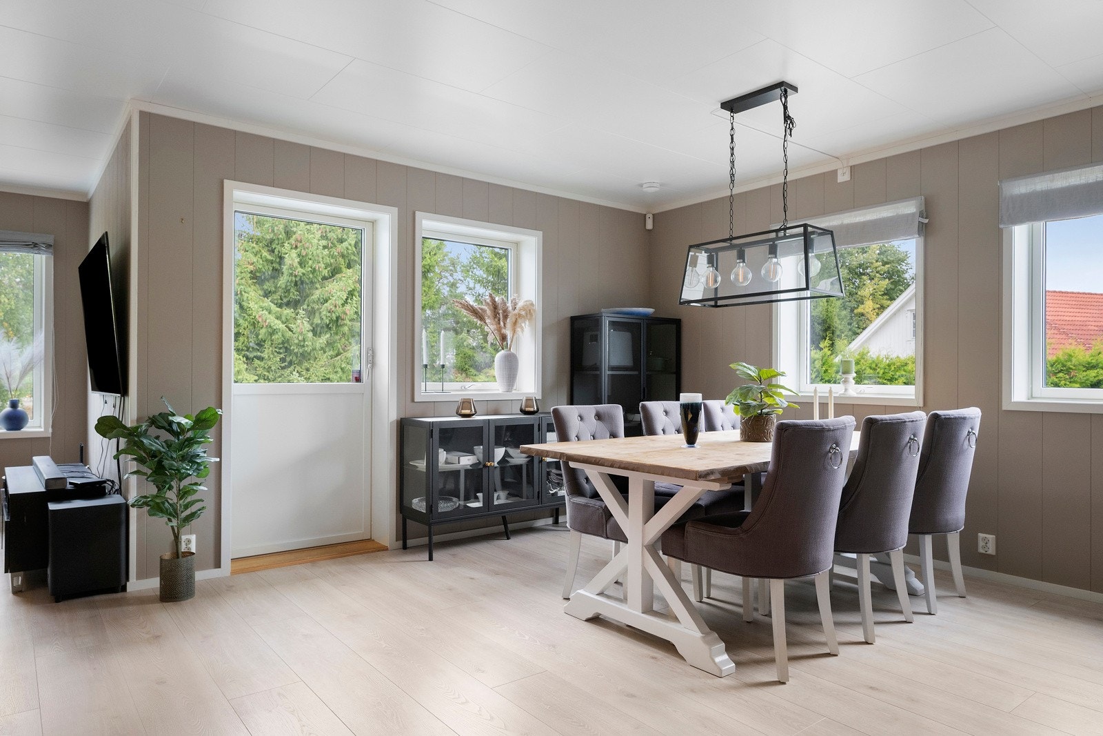 Det er plass til stort spisebord. Galleribilde