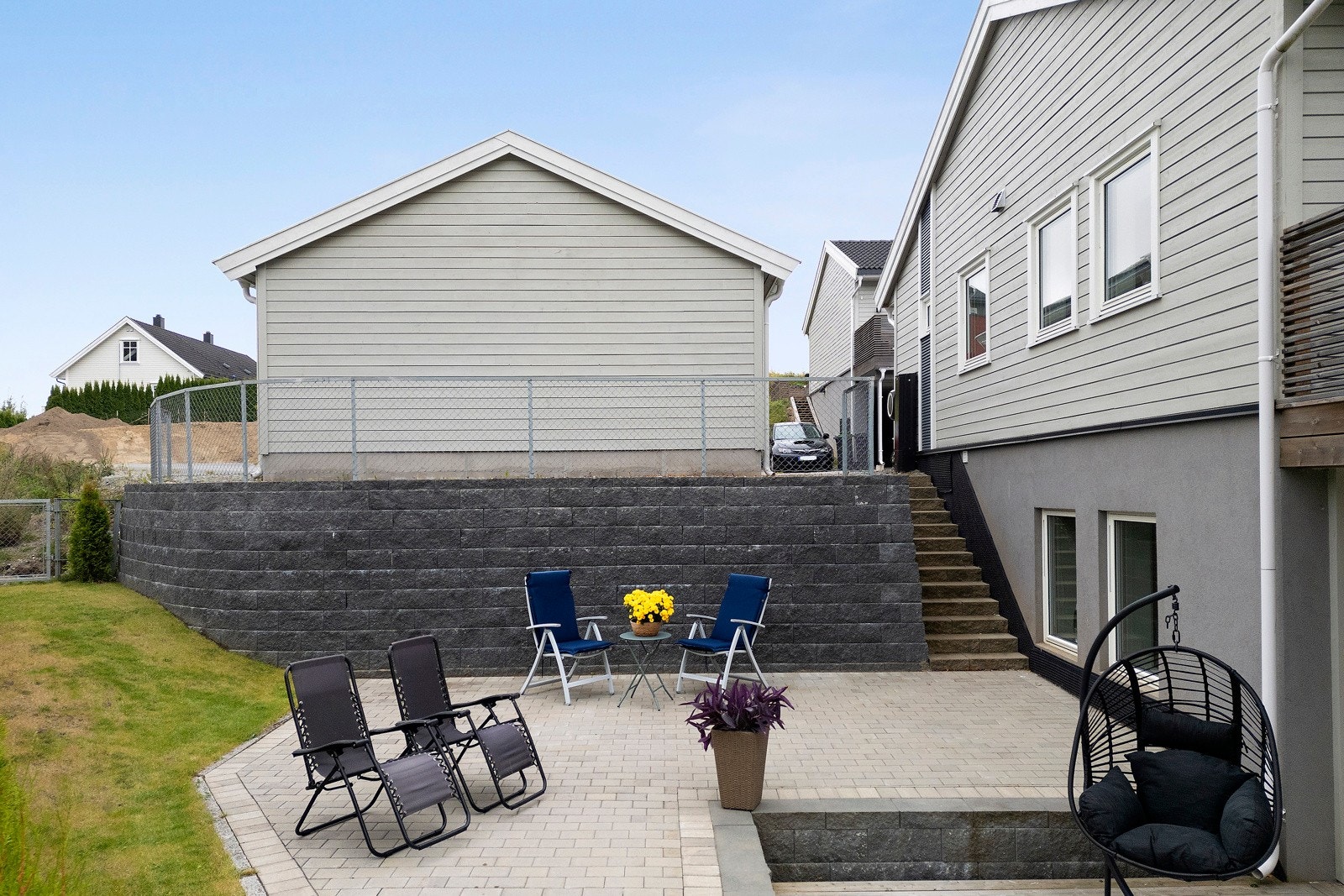 Uteområdene er betydelig påkostet av dagens eiere. Galleribilde