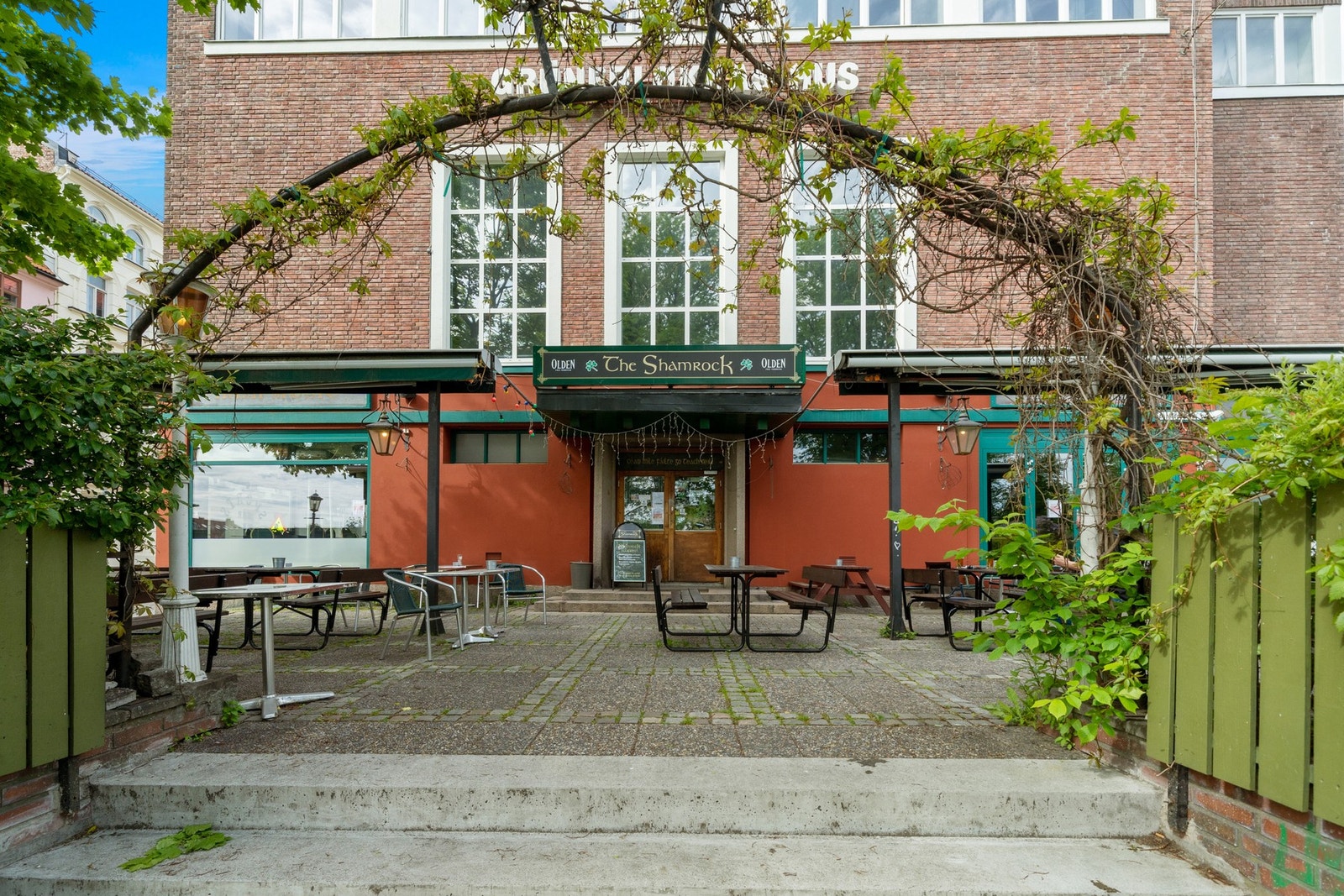 Grunerløkka er et hyggelig samlingssted med sosiale omgivelser og et bredt utvalg av serveringstilbud. Galleribilde