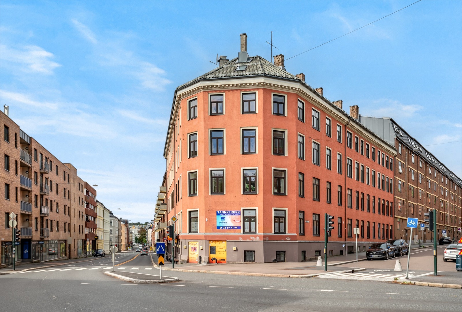 Boligen vender mot en blindvei uten gjennomganstrafikk. Galleribilde