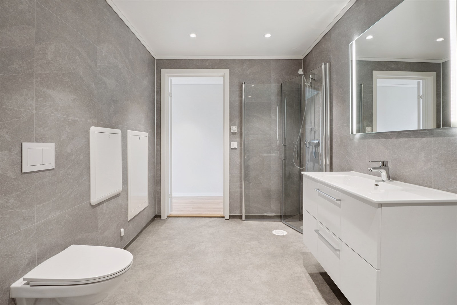 Dusjhjørne med innfellbare dører. Galleribilde