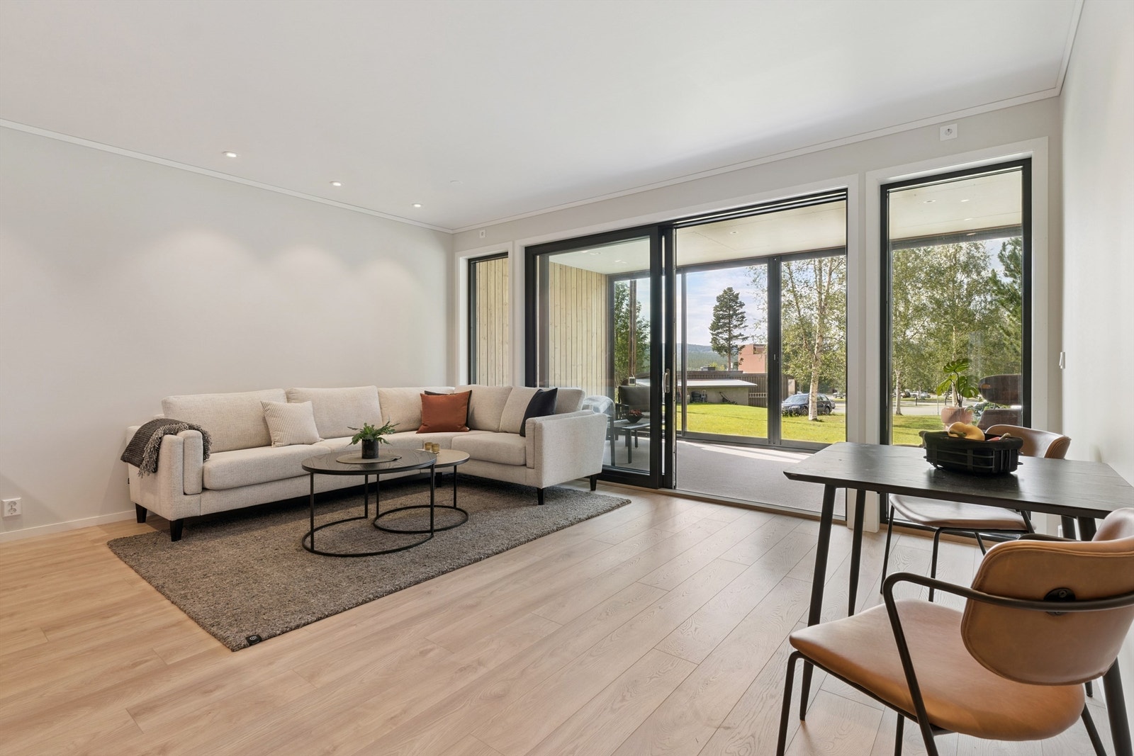 Velkommen til Skolegata 10C! En moderne og arealeffektiv leilighet med høy standard i rolige omgivelser. Galleribilde