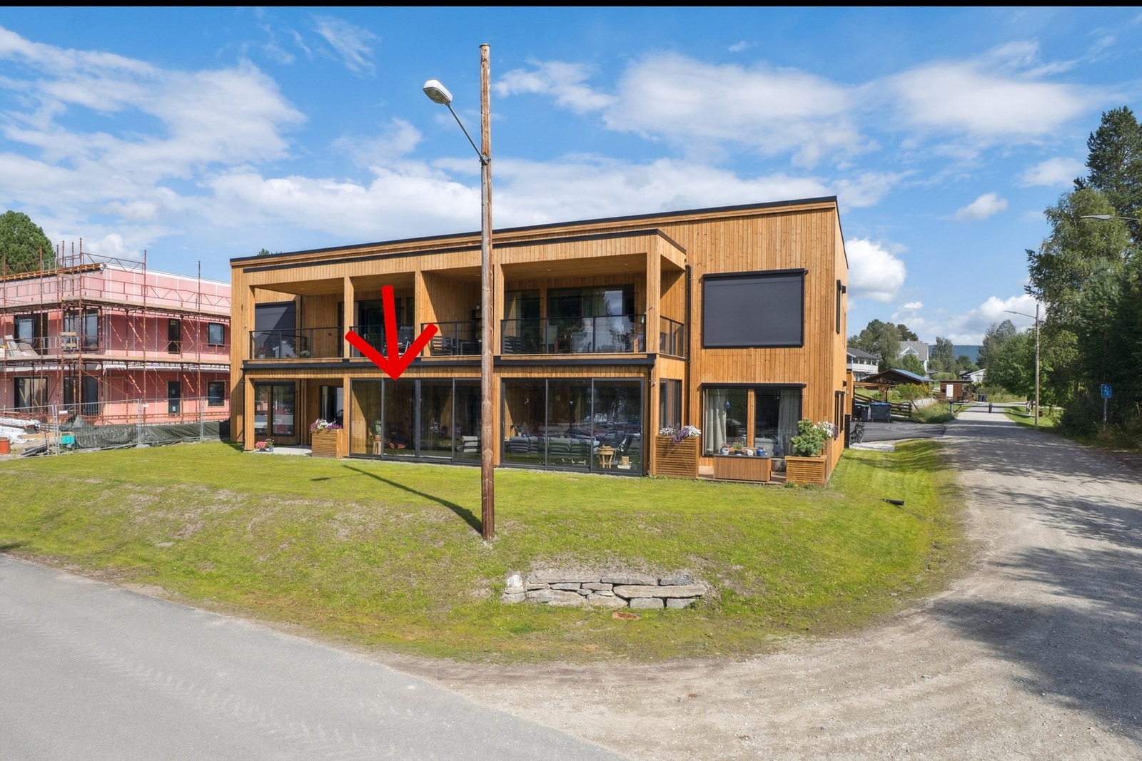 Velkommen til Skolegata 10C! En moderne og arealeffektiv leilighet med høy standard i rolige omgivelser. Galleribilde