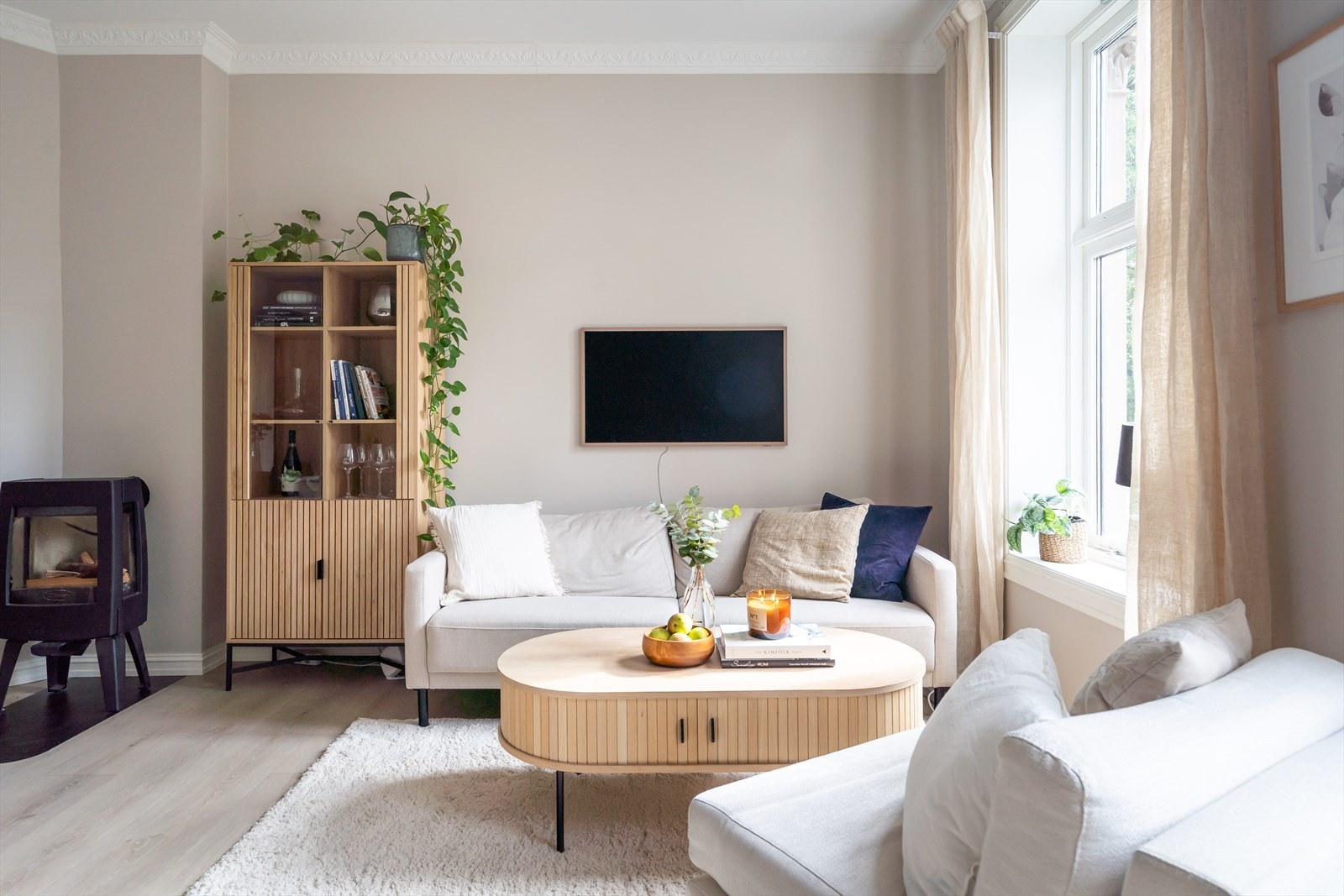 Leiligheten er betydelig påkostet og gjennomgikk totalrenovering av entreprenør i 2023. Galleribilde