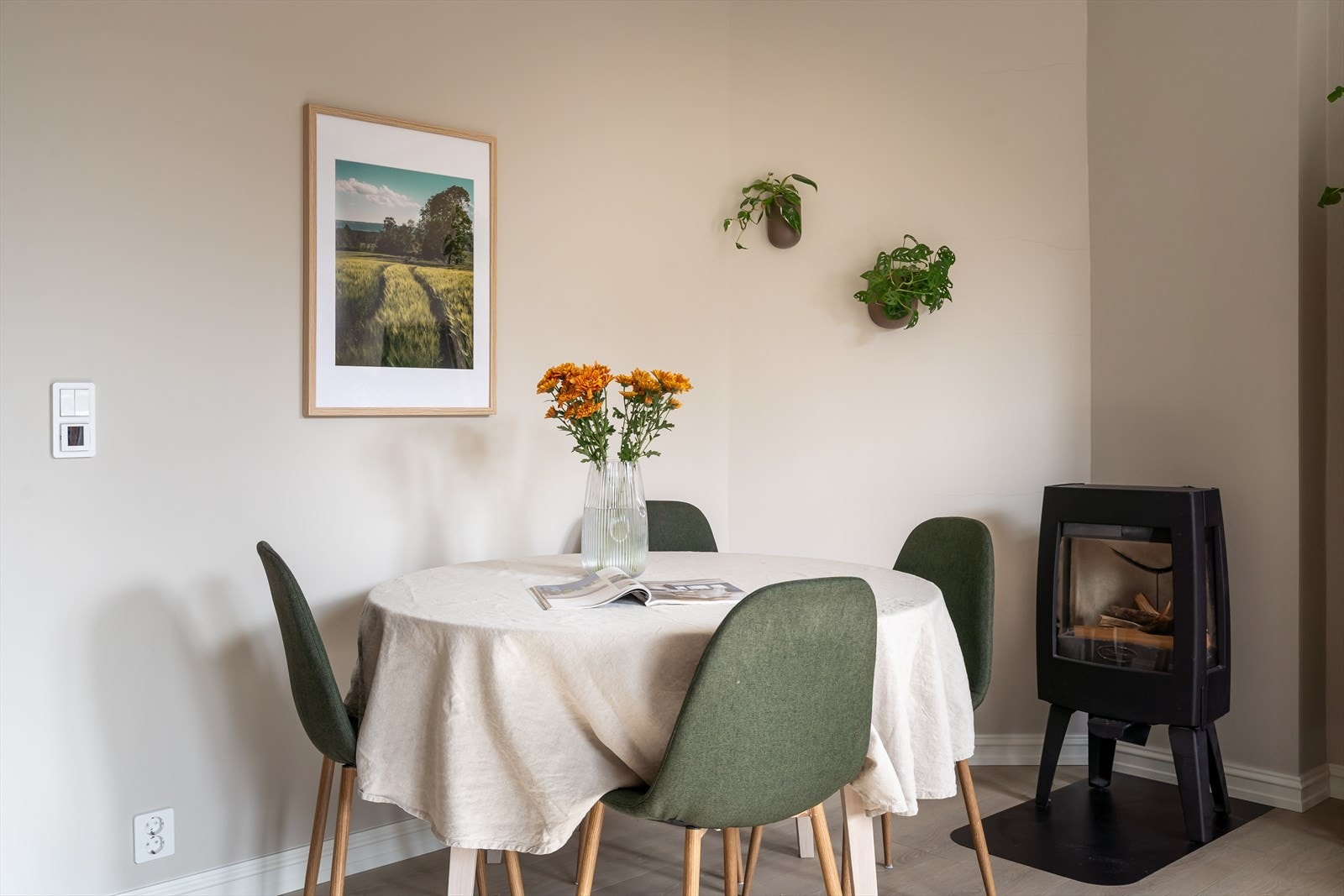 Her er det god plass til å samle venner og familie rundt spisebordet. Galleribilde