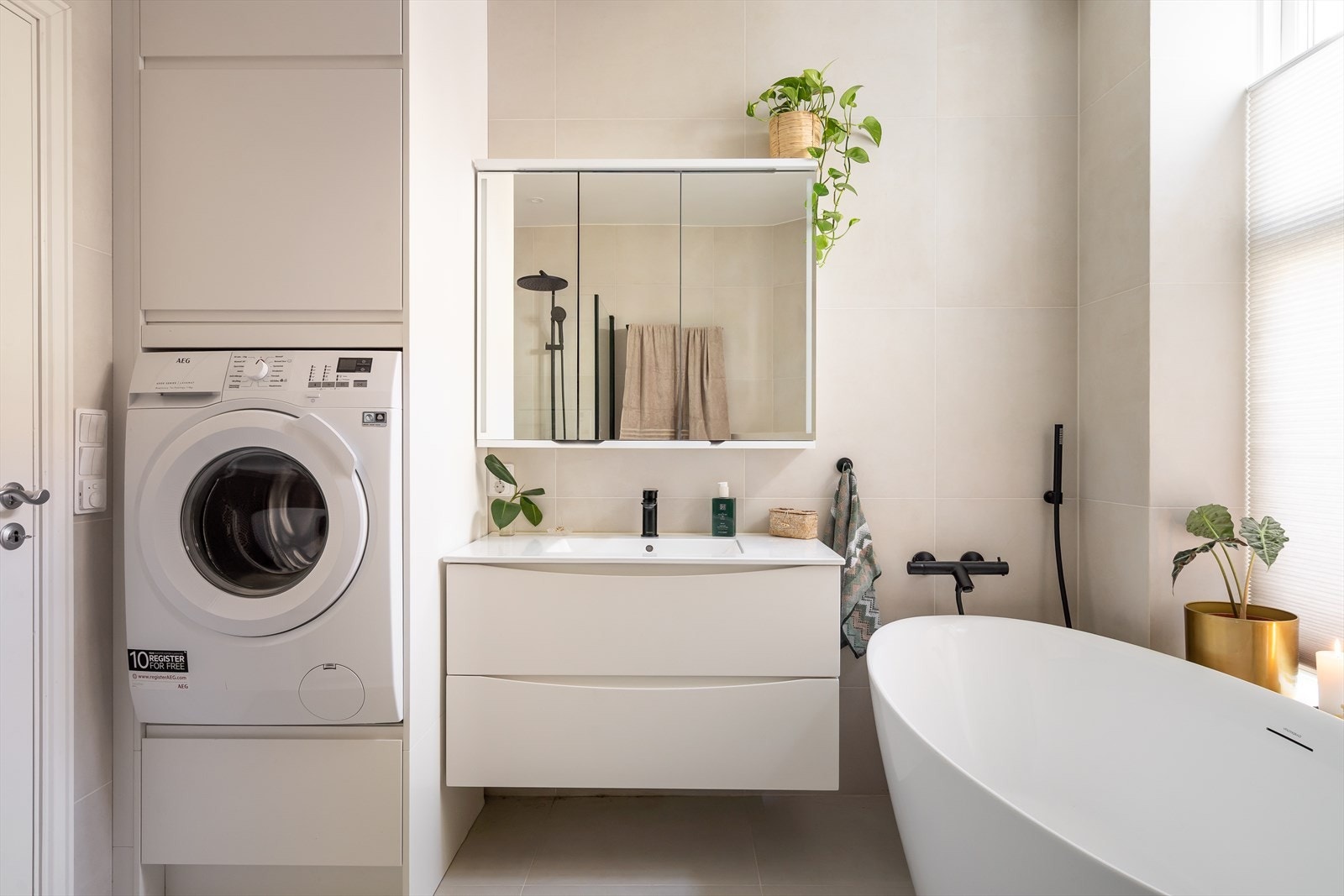 I dette baderommet får du løsningen kombinerer både funksjon og velvære. Galleribilde