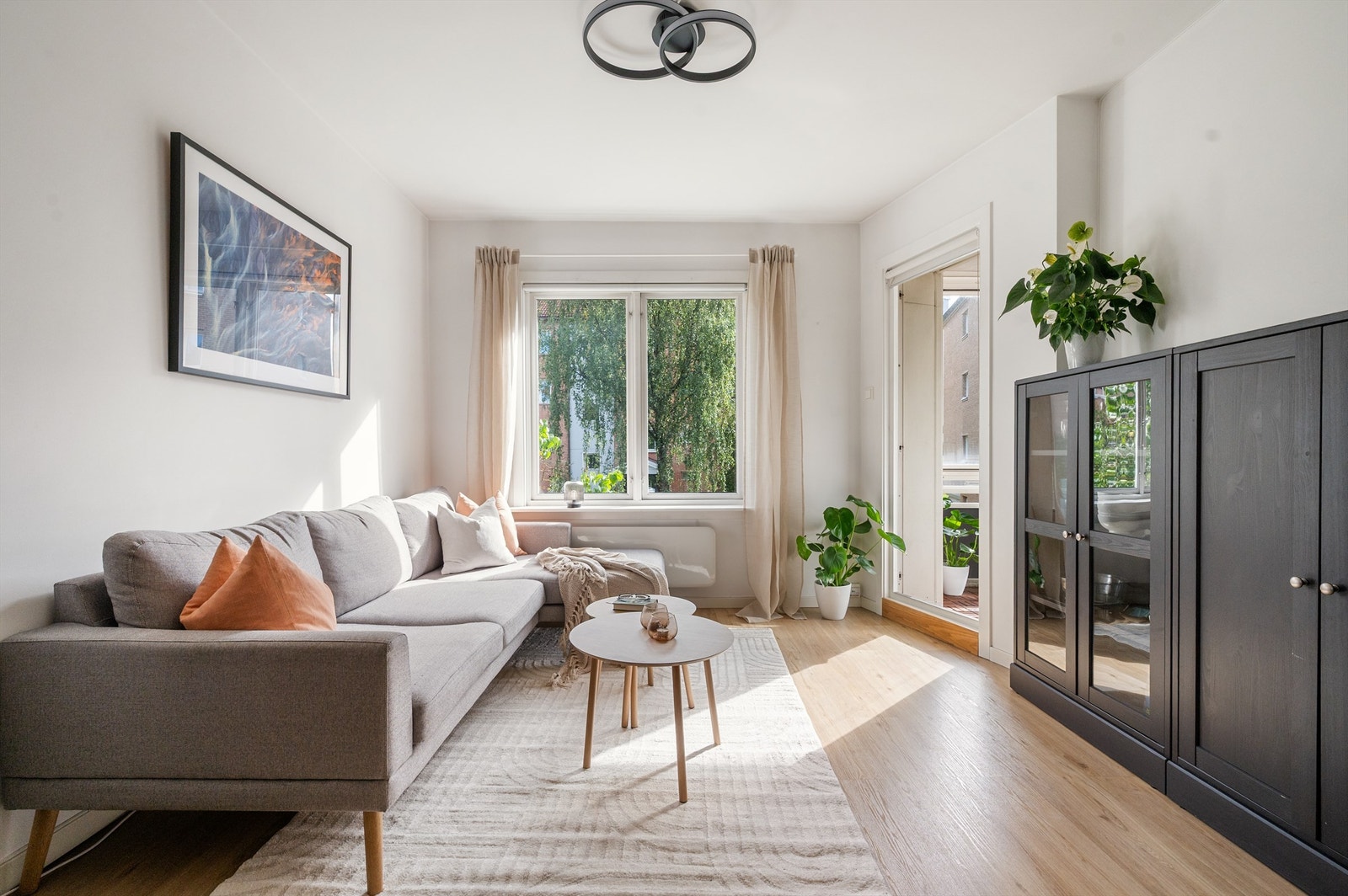 Felleskostnadene på 4 263,- dekker blant annet varmtvann, internett, kommunale avgifter, drift mm. Galleribilde