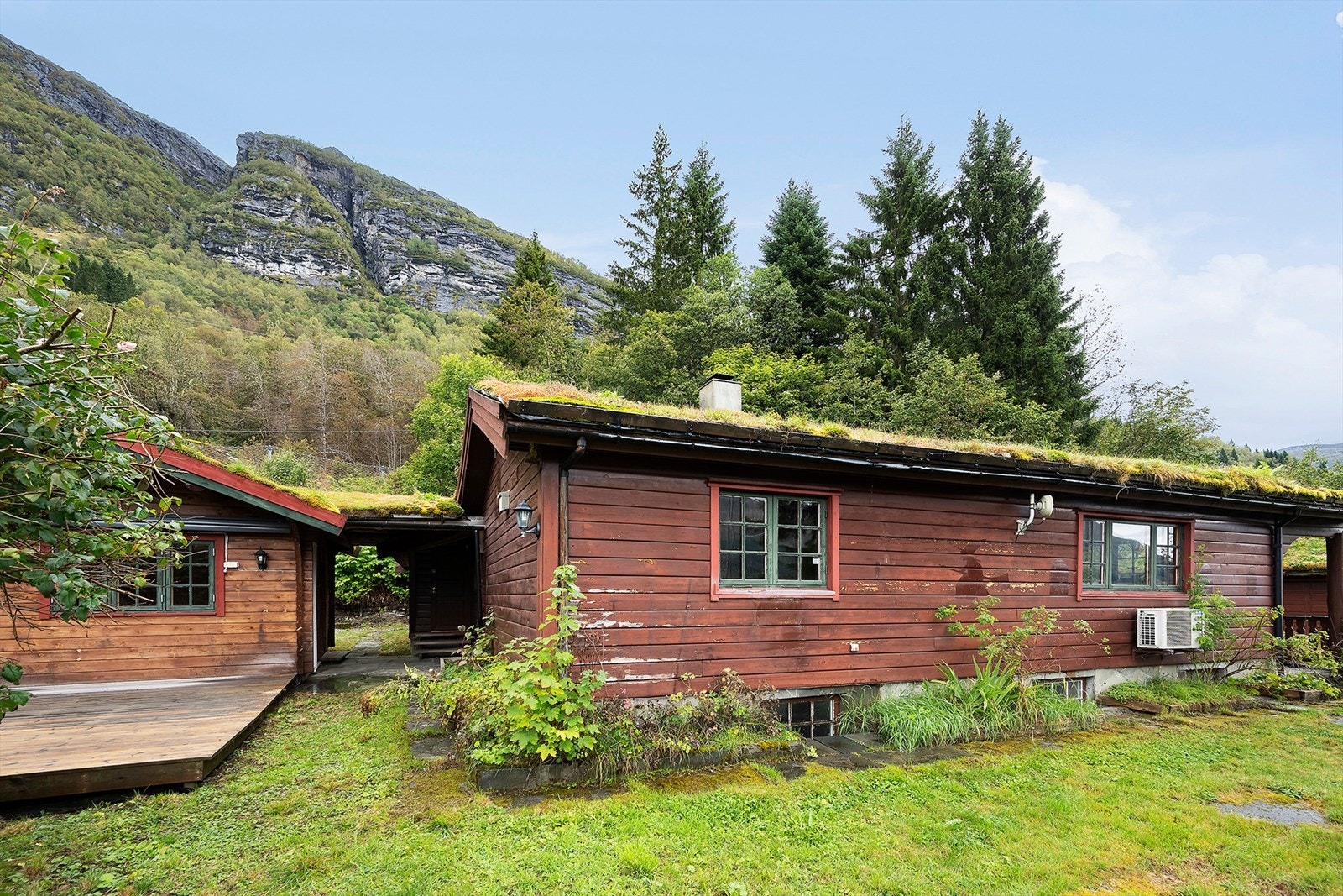 Ved siden av huset er det oppført anneks i 2007. Galleribilde