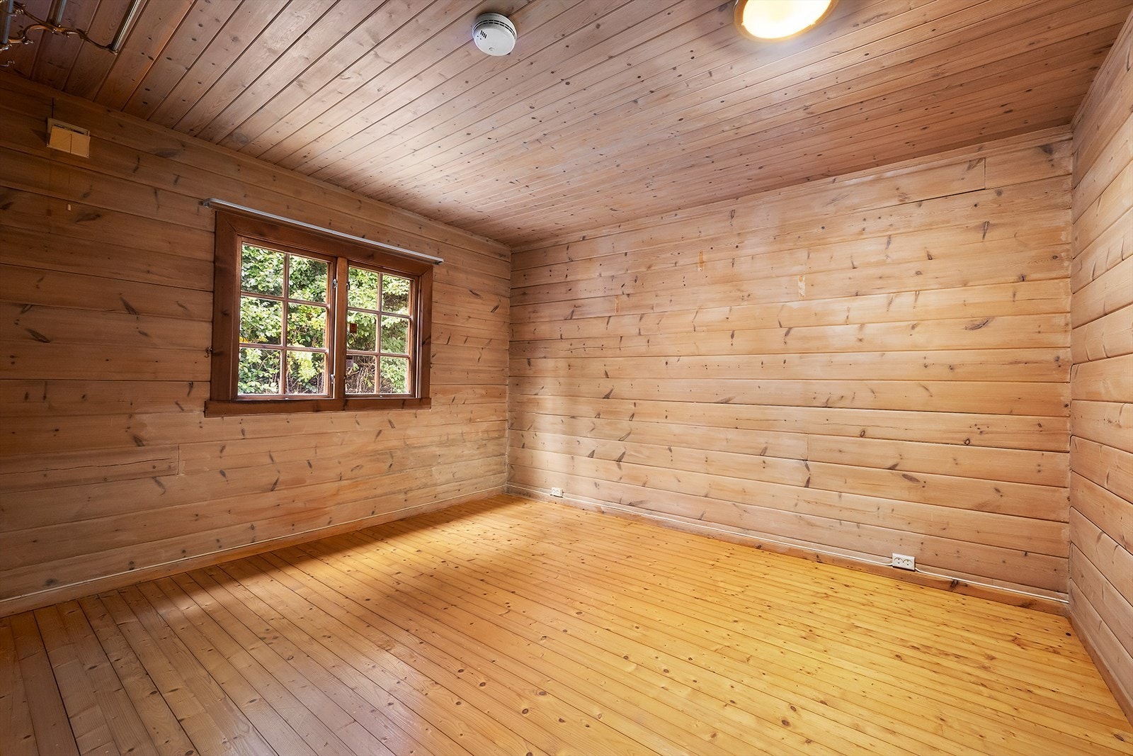 Huset inneholder to soverom. Det ene soverommet har inngang til klesbod. Galleribilde