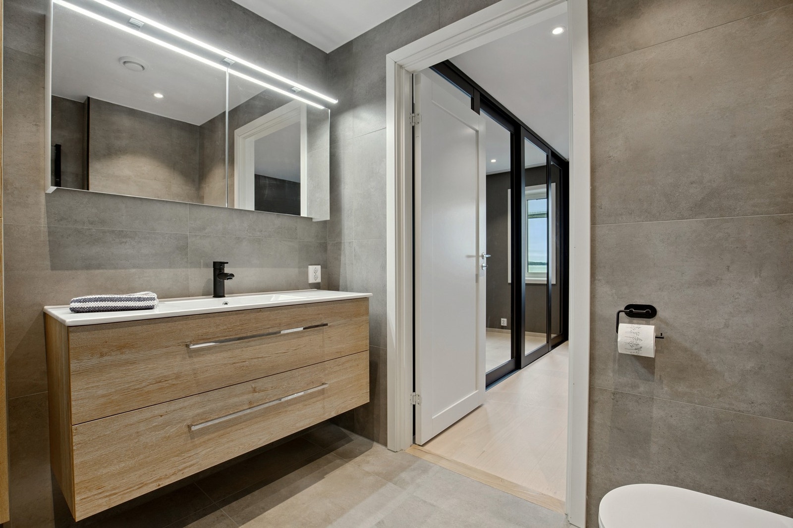 Bad i tilknytning til hovedsoverom Galleribilde