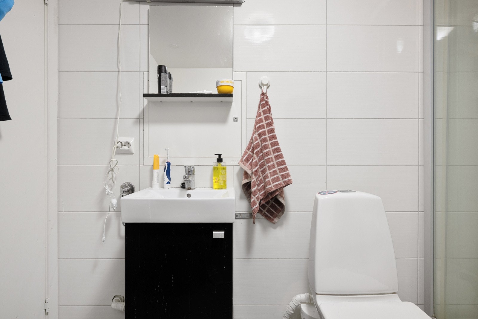 Badet i hver enhet har flislagt gulv, og de er utstyrt med vannbåren gulvvarme og mekanisk avtrekk. Galleribilde