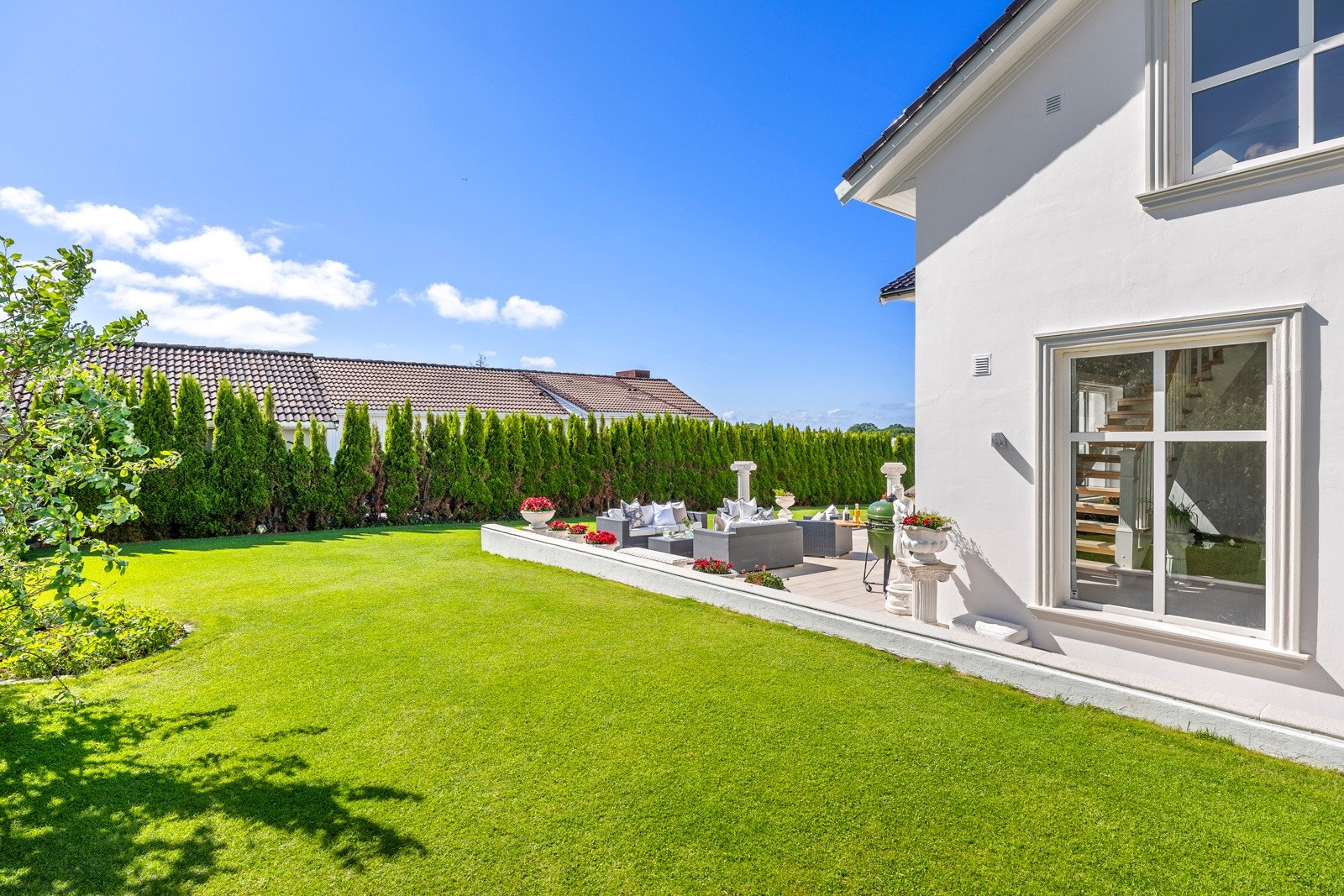Detaljer i stukkatur er løse og vil bli fjernet av eier med mindre annet er avtalt. Galleribilde