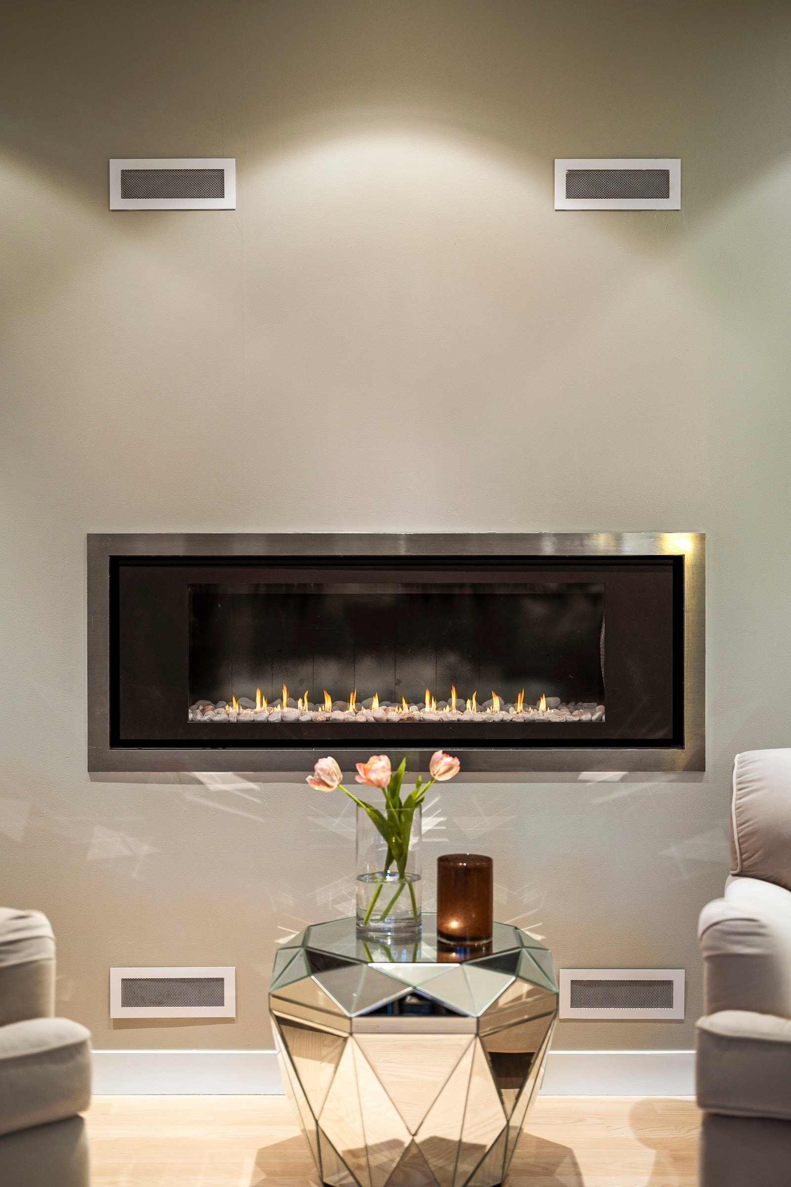 Stuen har gasspeis. Galleribilde